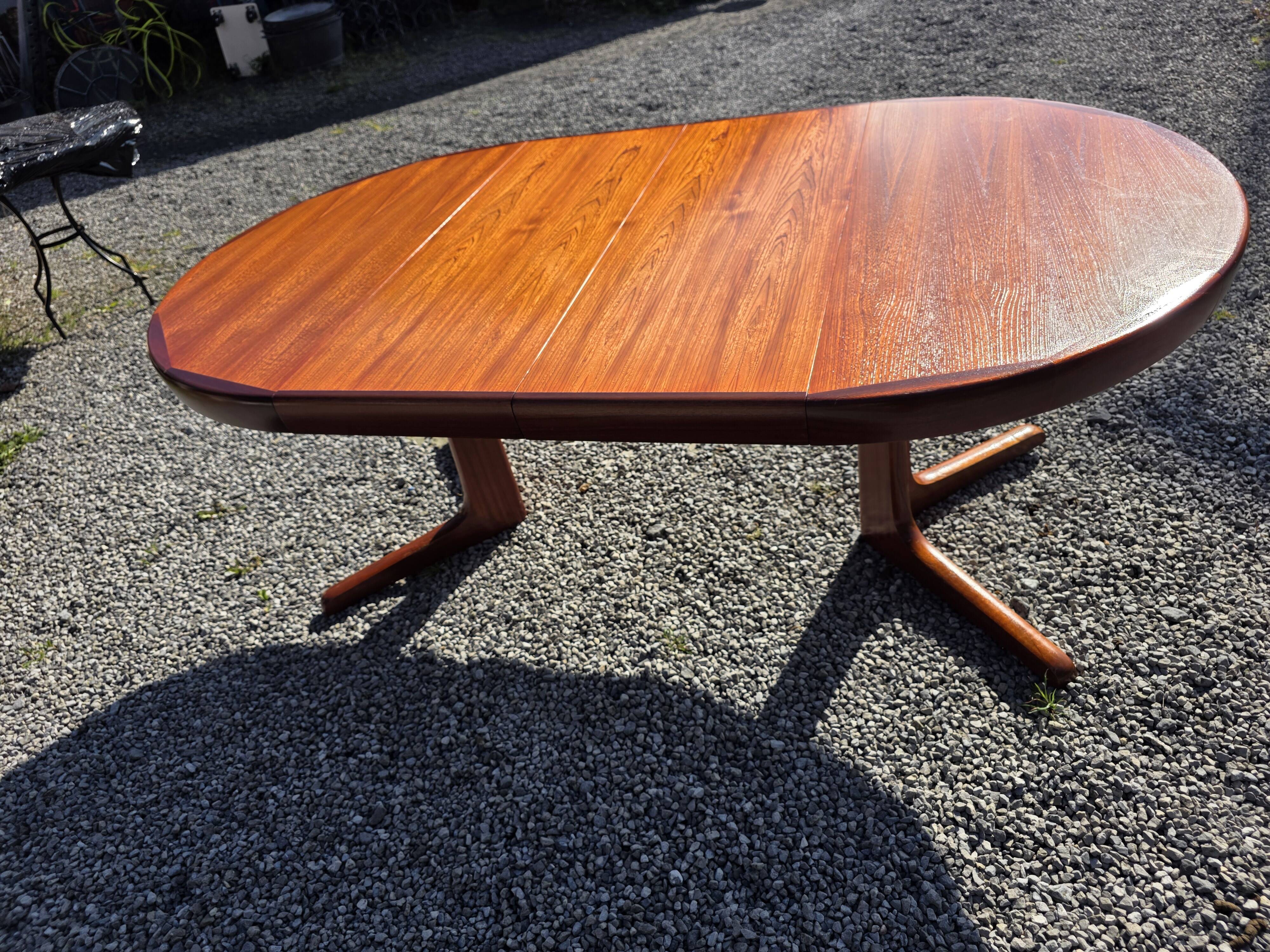 Baumann extendable table in teak from the 1960s.