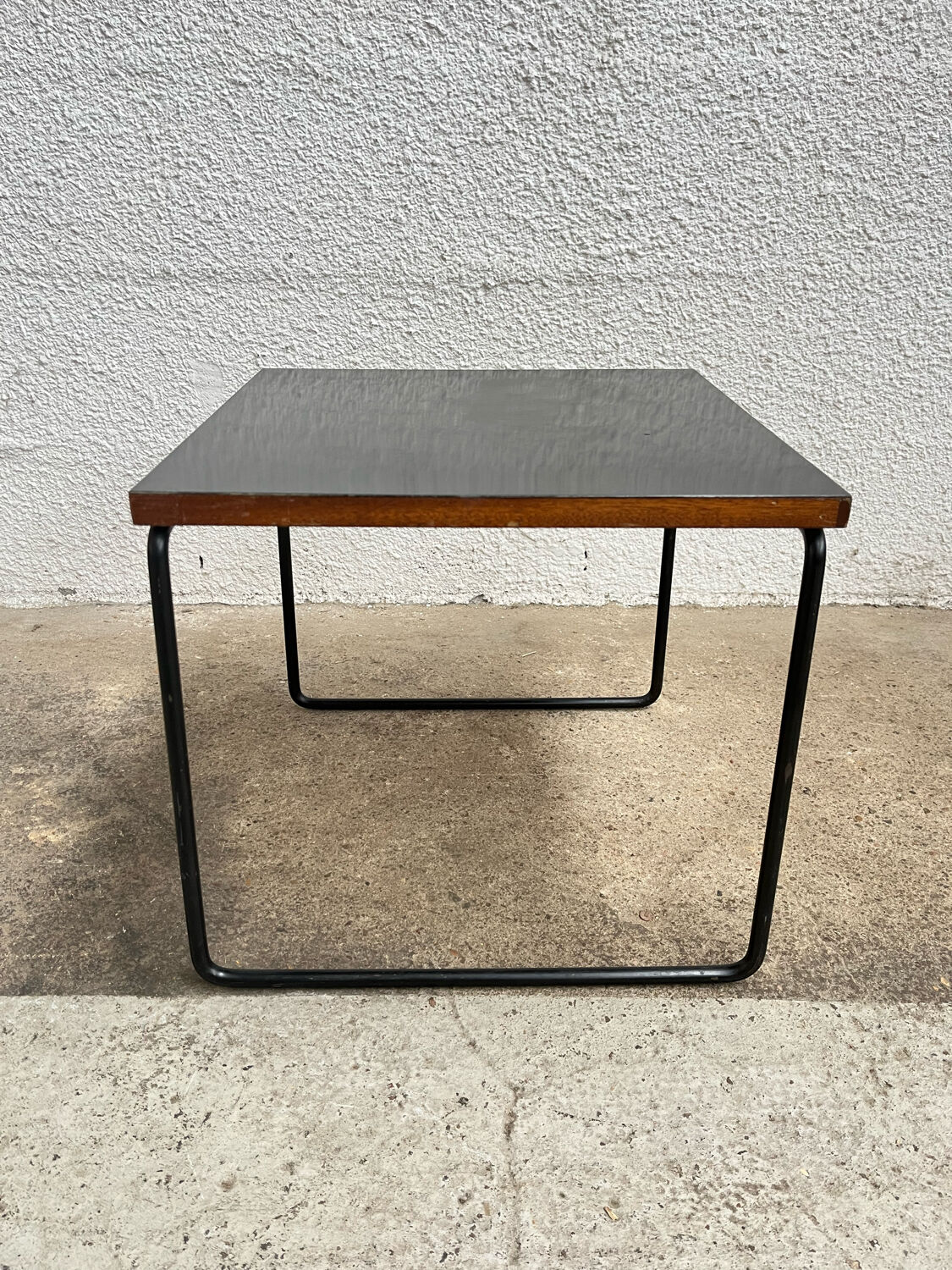 Paire de tables volante Pierre Guariche pour Steiner