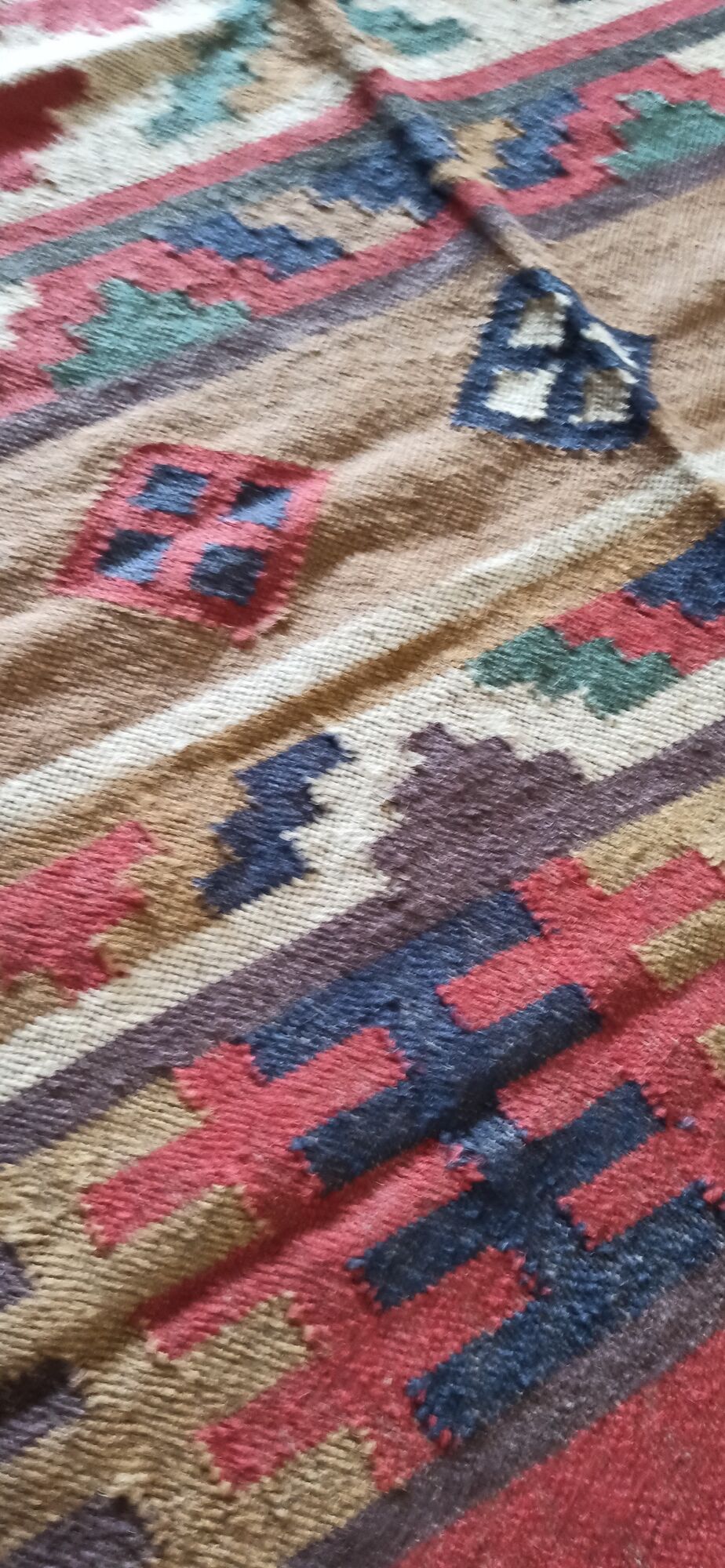 Kilim carpet in burlap and cotton. 120cm x 190cm