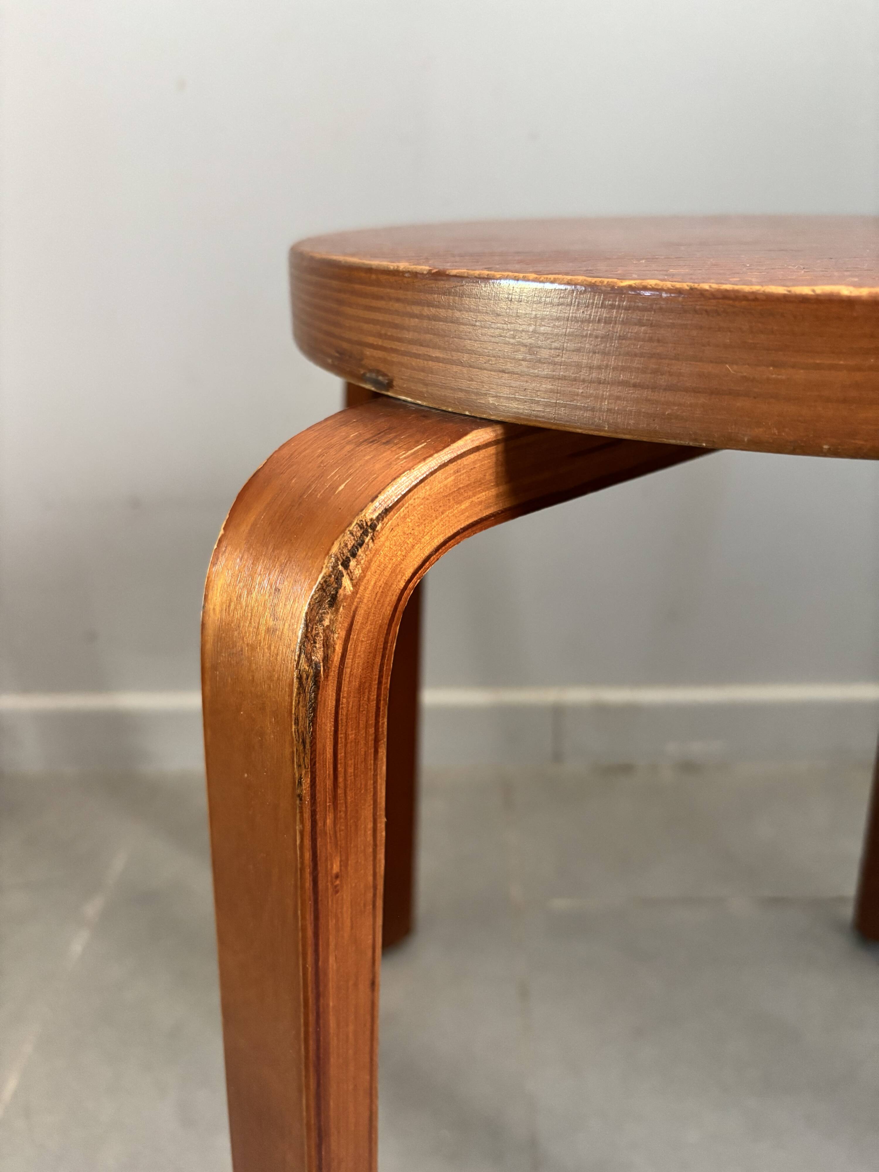 Pair of Artek stools model E60 (rare version with 4 legs), Alvar Aalto