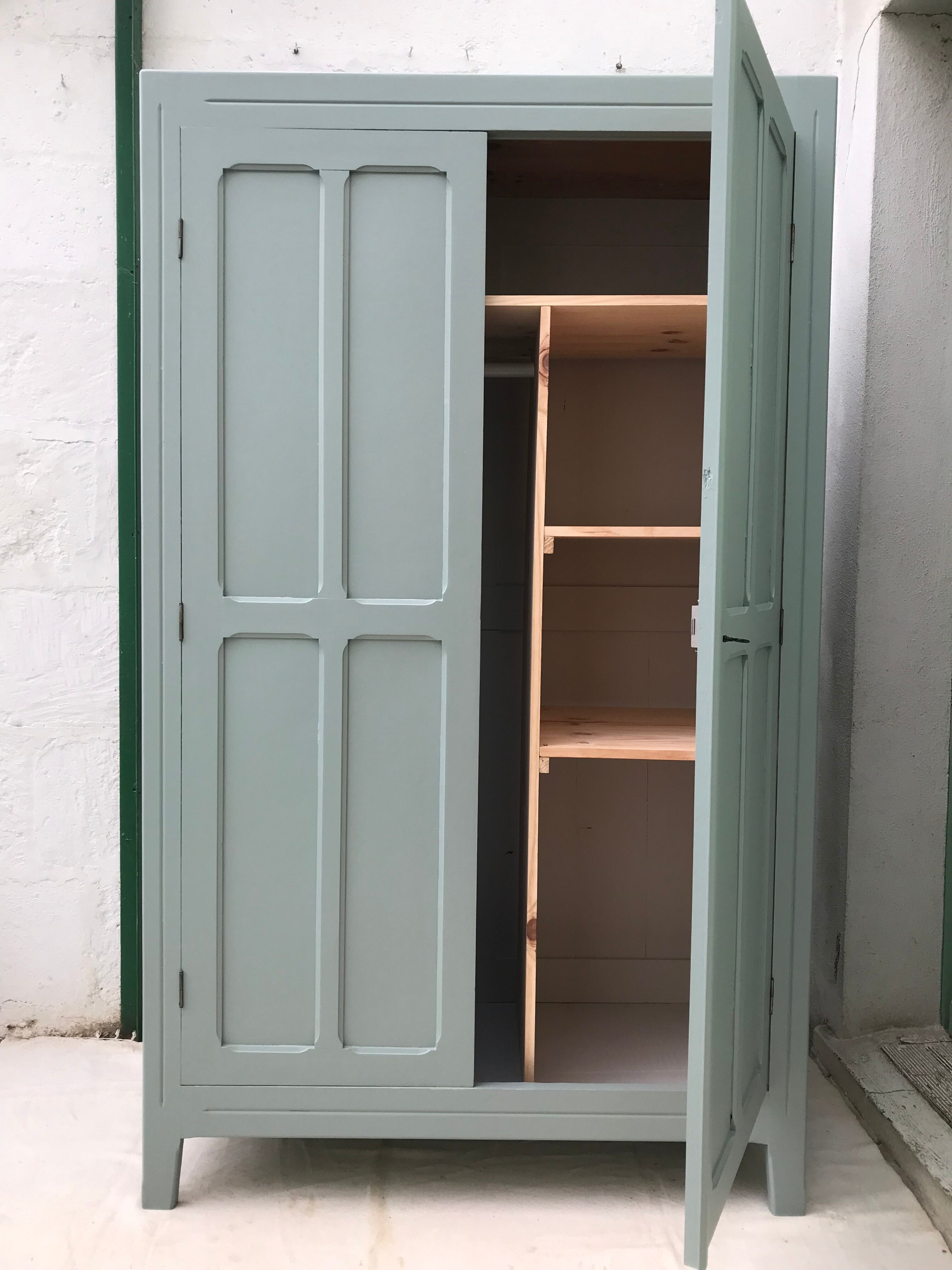 Armoire parisienne vert amande from Ressources