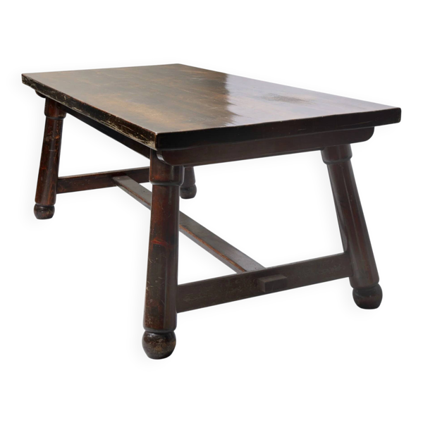 Table brutaliste dessinée par Georges Robert en pin teinté. France, 1960