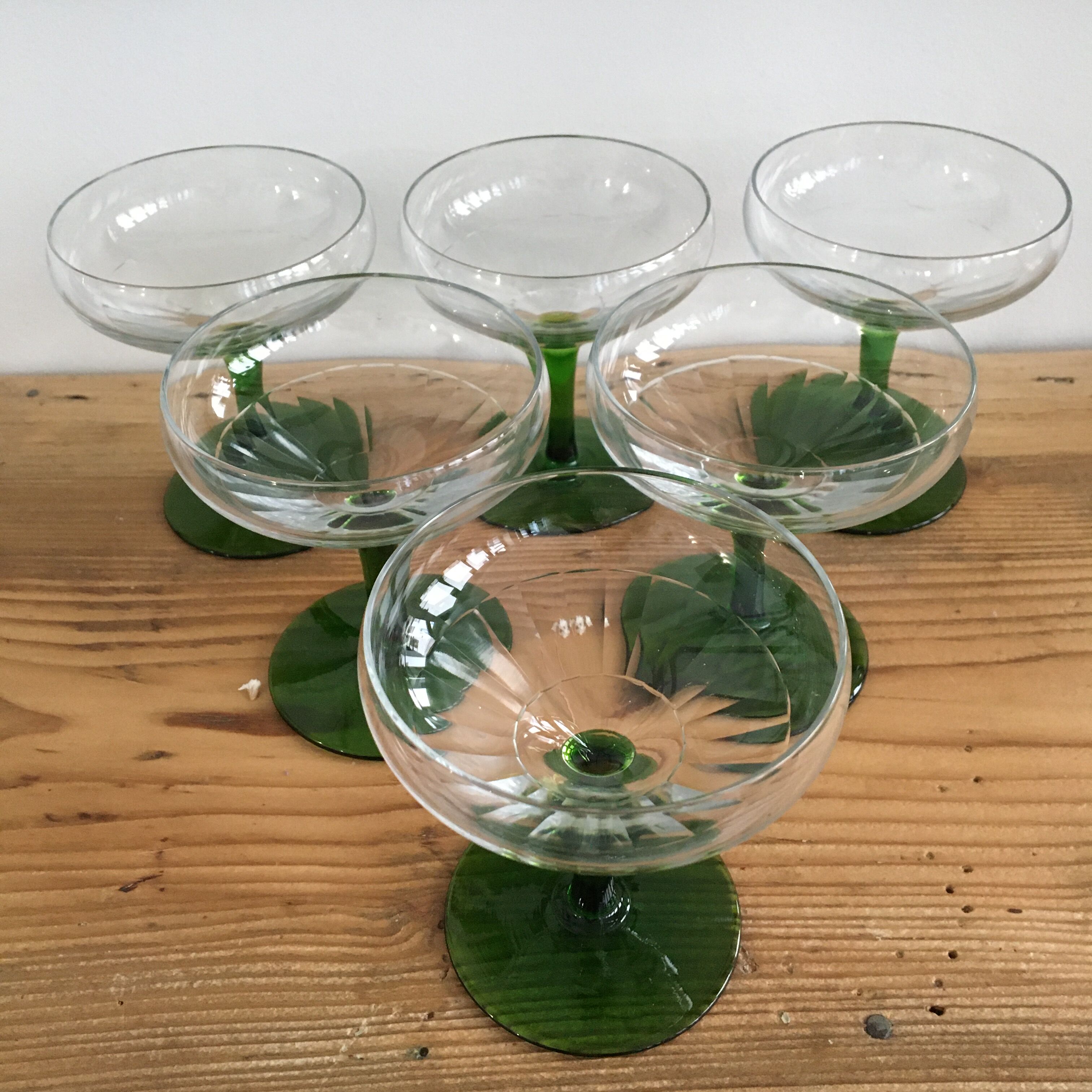 Set of 6 glasses of champagne crystal cut green foot