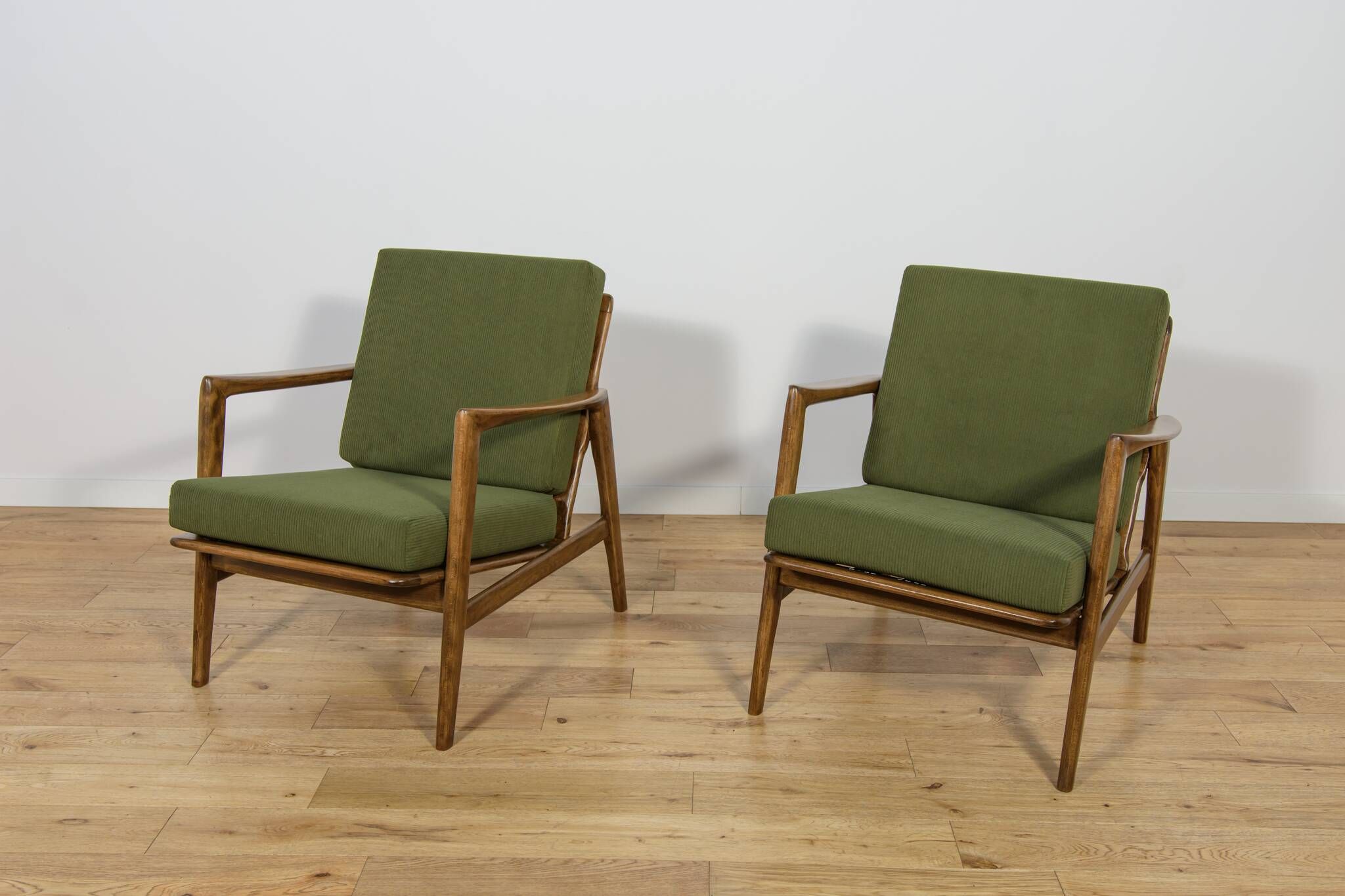 Model 300-139 lounge chairs from Swarzędz Factory, 1960s, set of 2