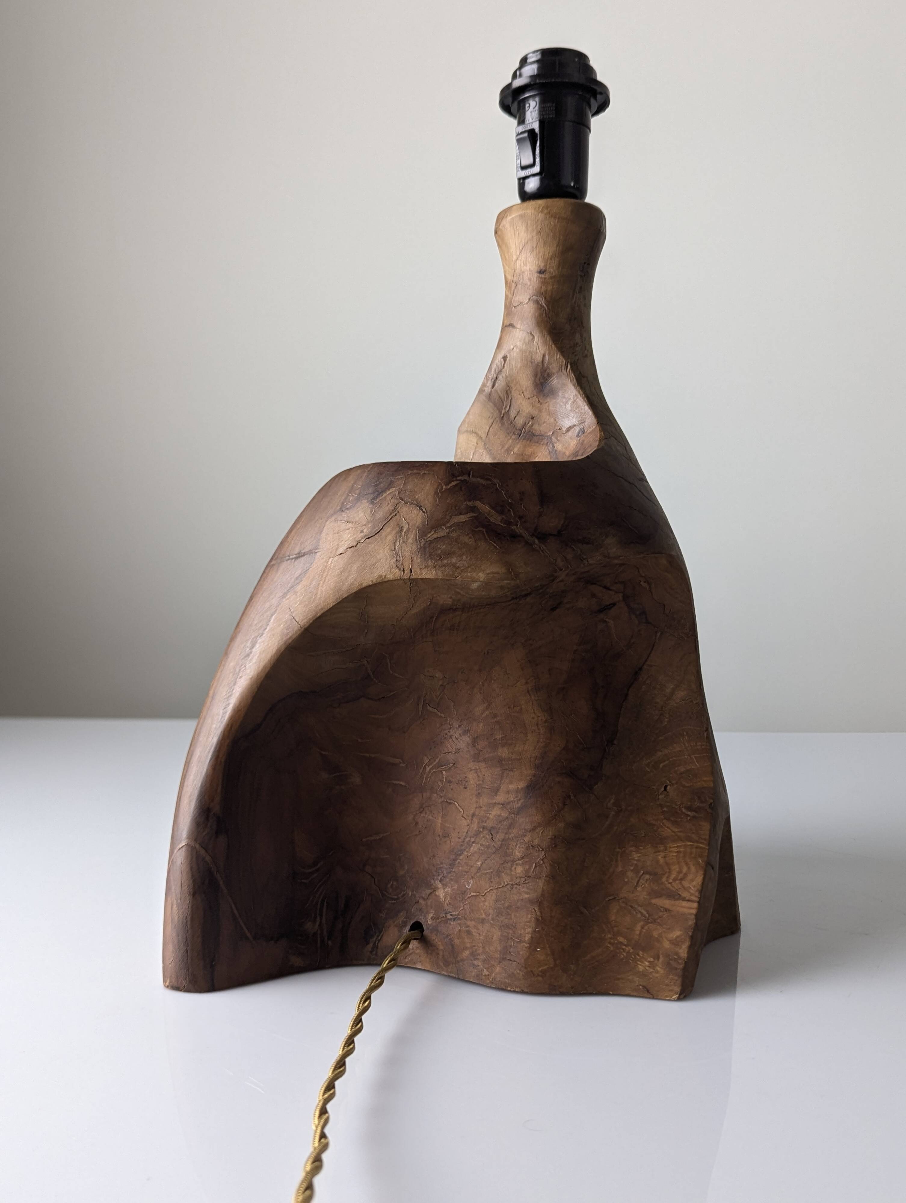 Sculptural table lamp in carved olive wood, organic modern 1970s