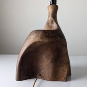 Sculptural table lamp in carved olive wood, organic modern 1970s
