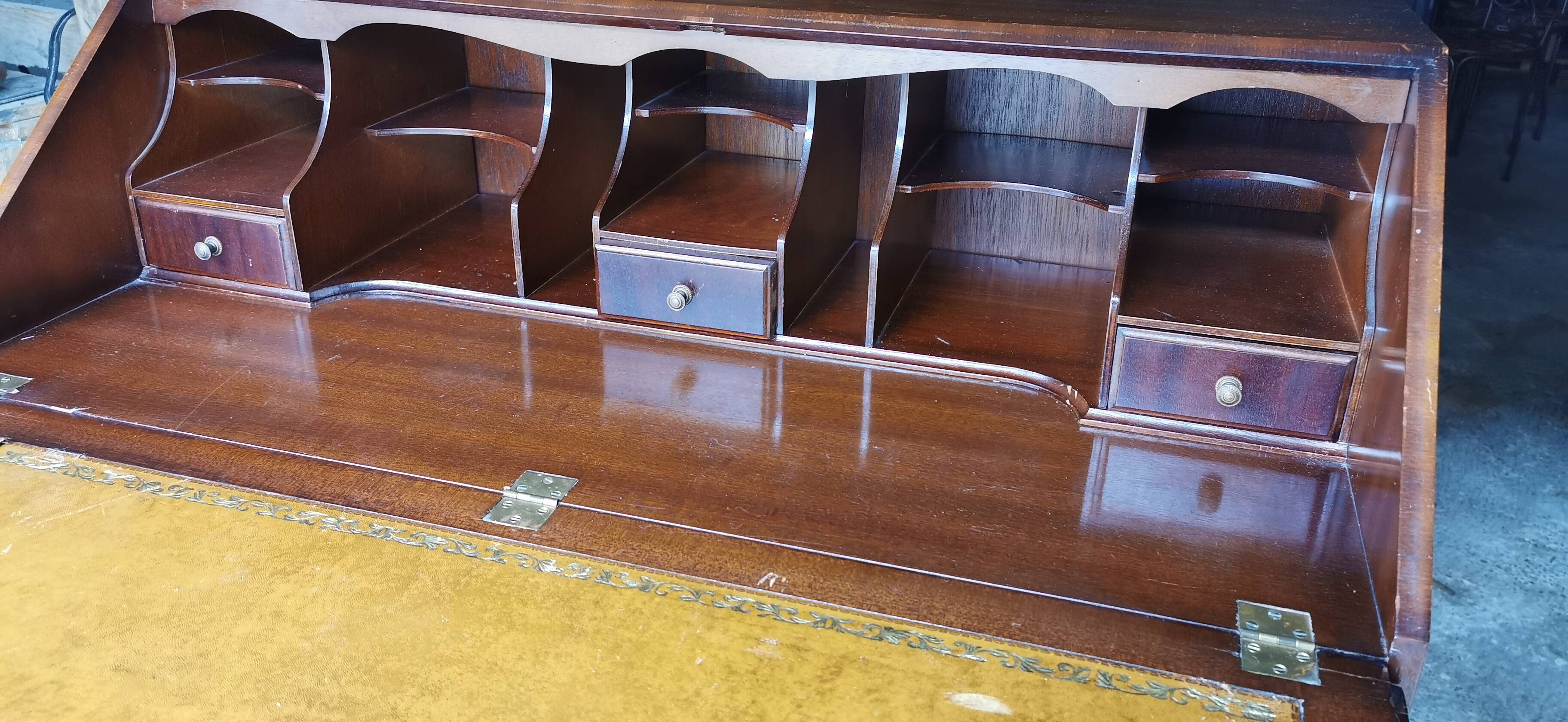 Bureau secrétaire ancien en bois – abattant, cuir, clé