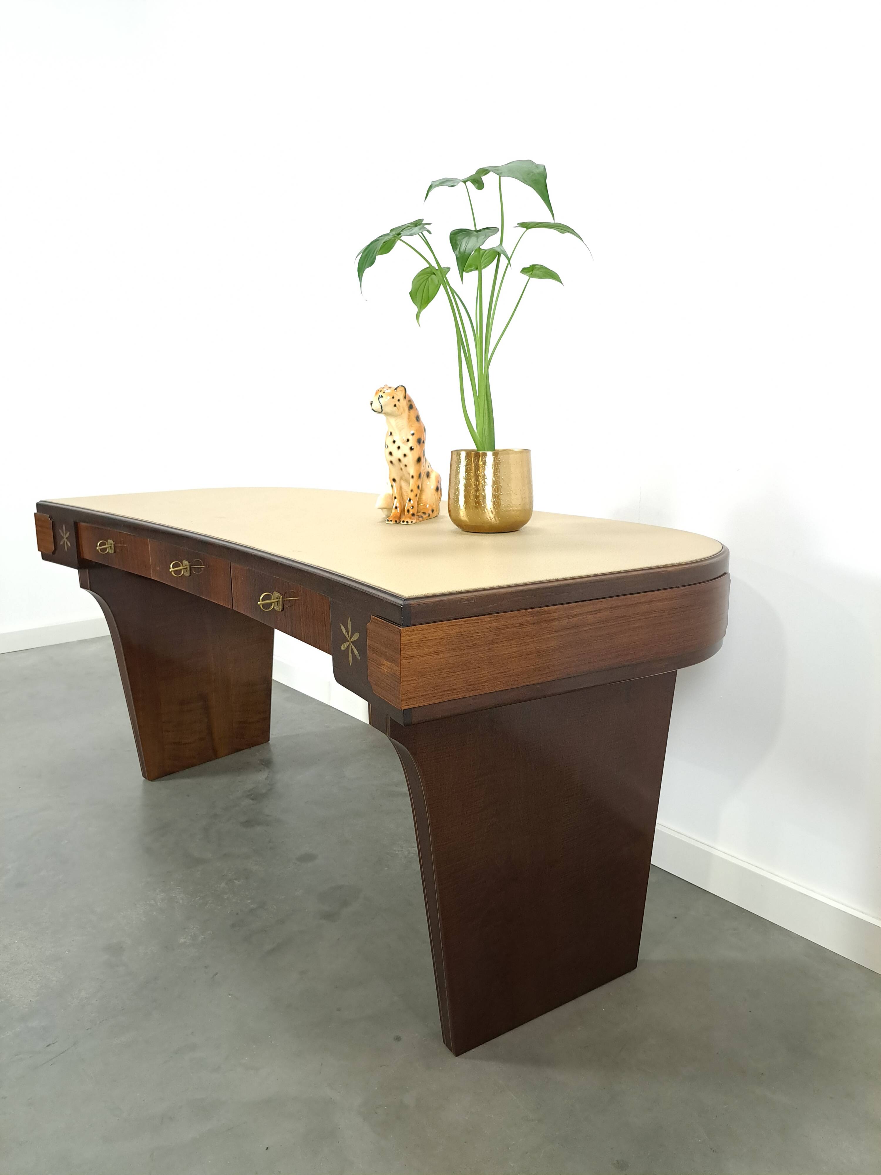 Vrijstaand Art Deco bureau met licht blad en lades