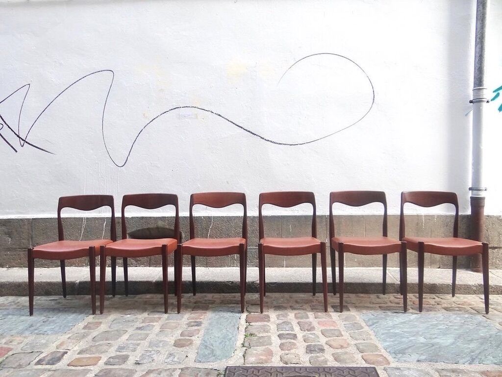 6 Scandinavian chairs