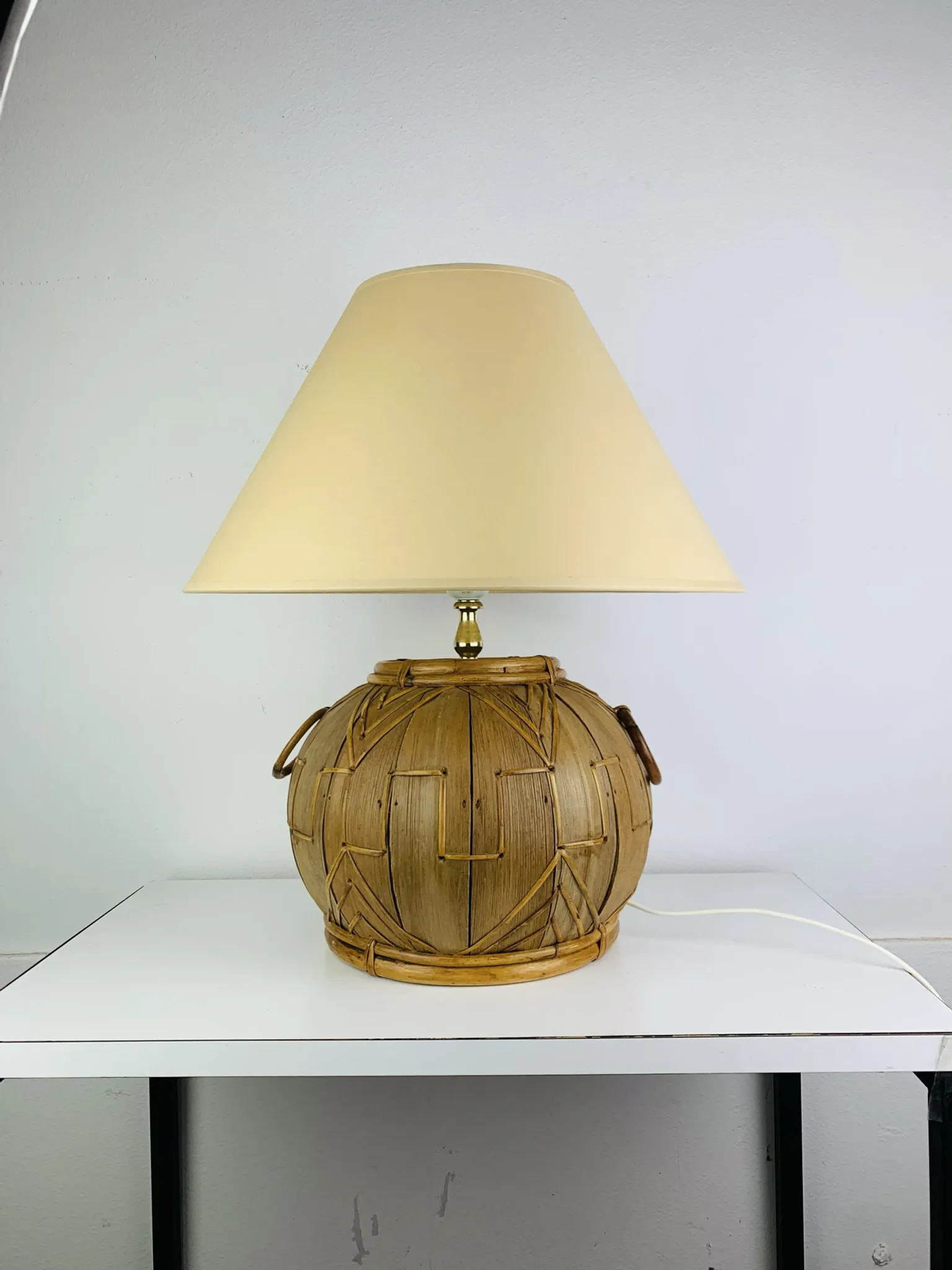 Lampe boule en osier des années 60, style Jungle Chic