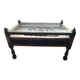 Table basse en bois massif avec tiroirs et plateau en verre – pièce unique