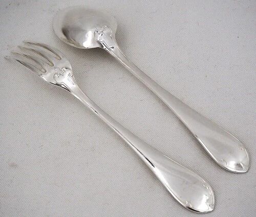 Ercuis Neo-Gothic style, 38-piece cutlery set in silver-plated metal, excellent condition.