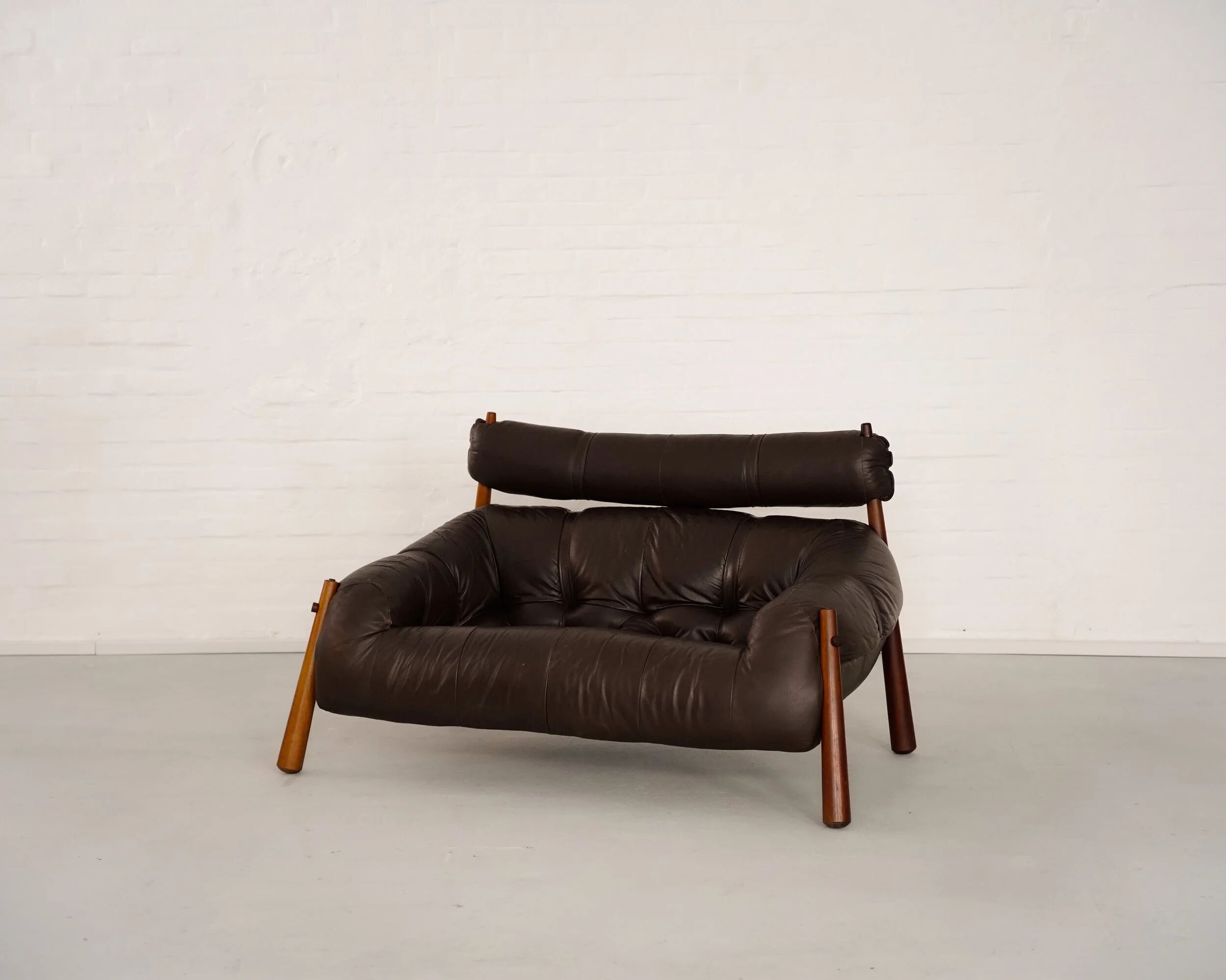 MP-81 2-seater Sofa by Percival Lafer for Lafer MP