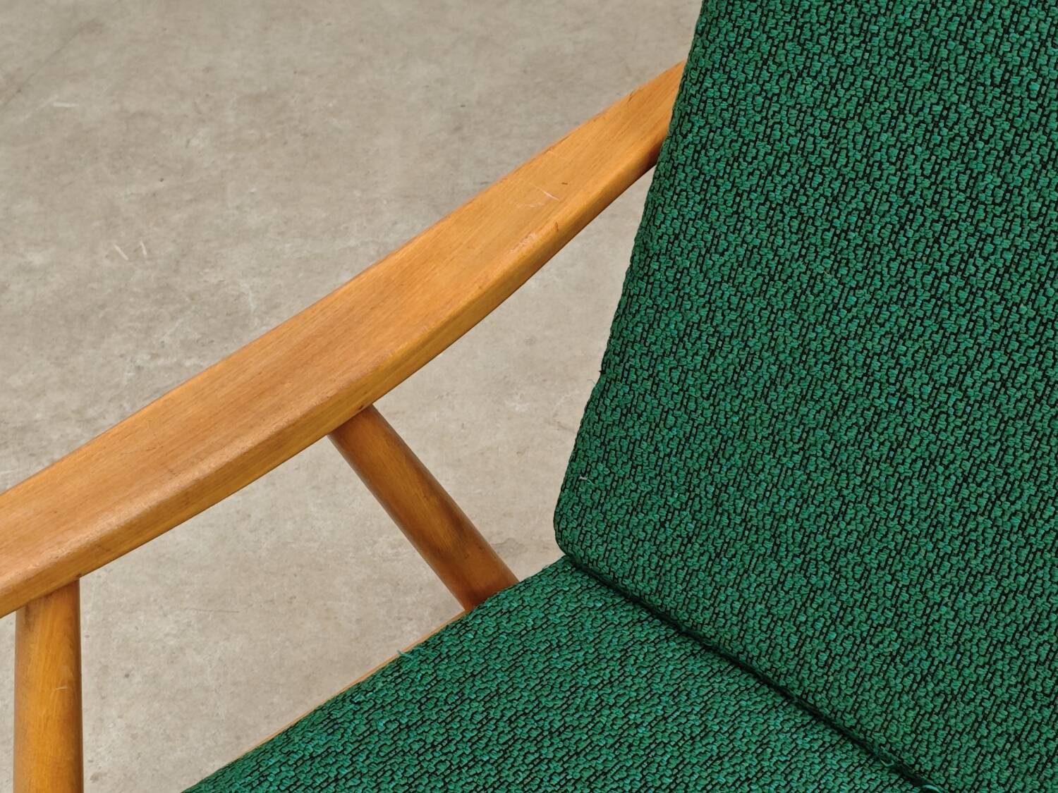 Pair of green-red boomerang armchairs by Antonin Suman for Ton (Thonet) 19