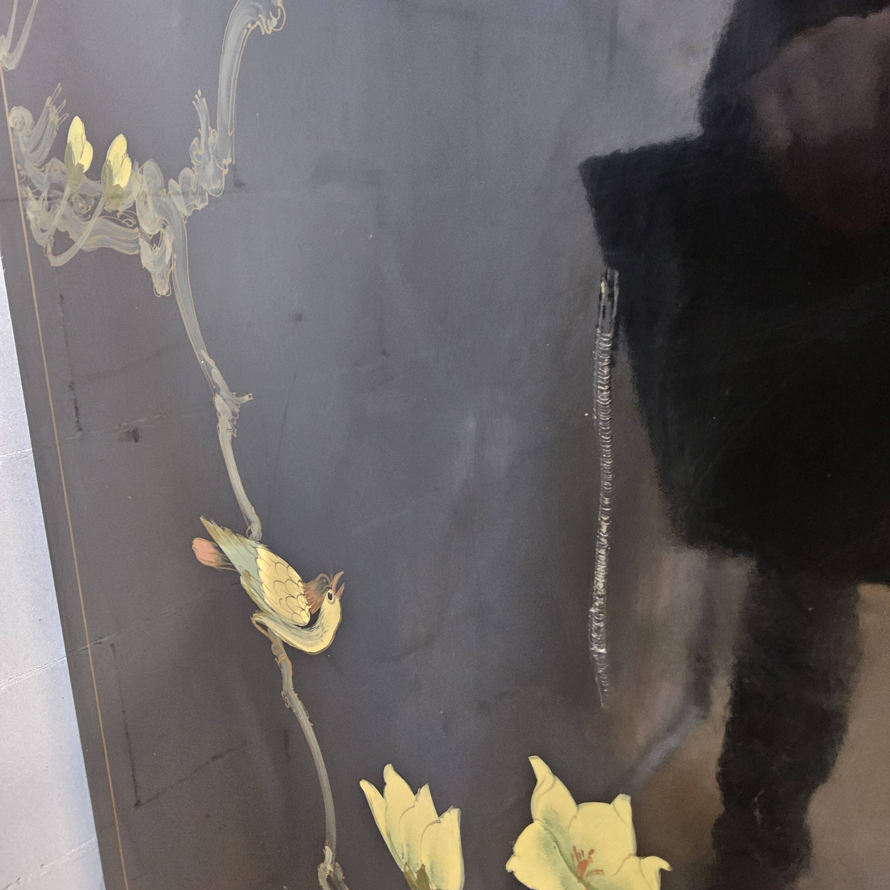 Cabinet vintage chinois laqué noir avec oiseaux et fleurs bohème