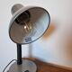 Lampe de bureau vintage grise par Seylumière