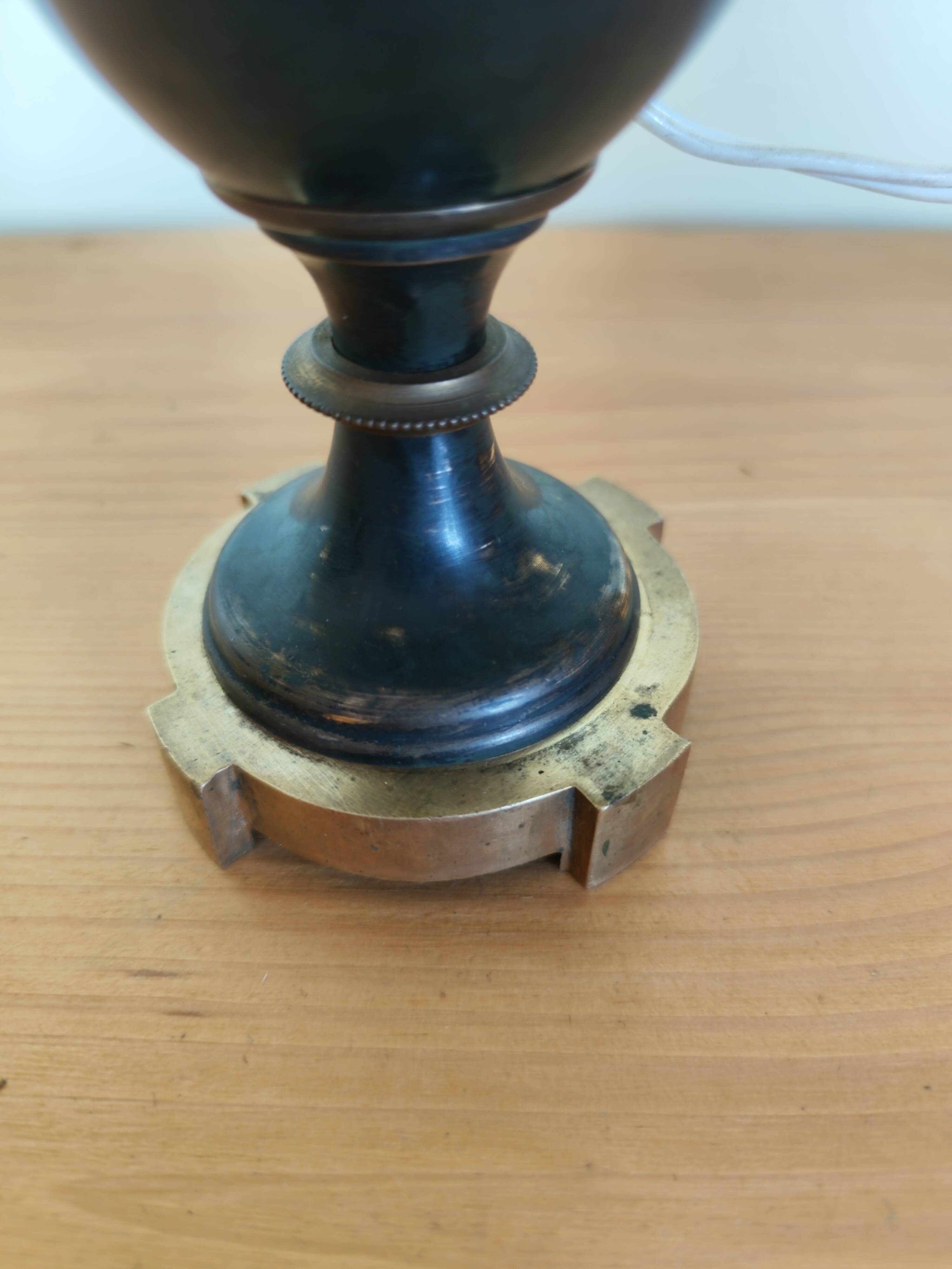 Napoleon III oil lamp electrified, black metal, golden garland.