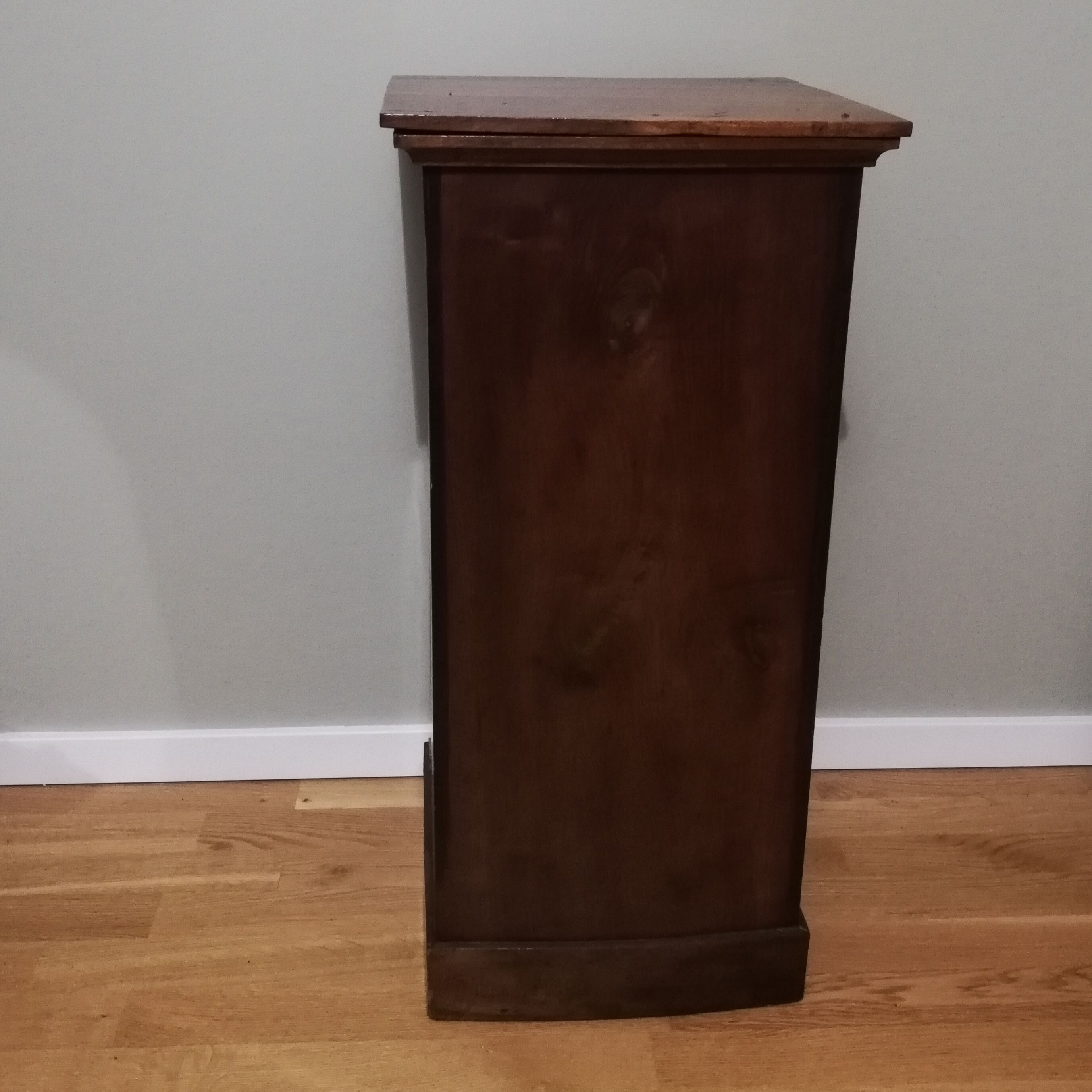Empire Curtain Bedside Table