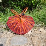 Panier pliable vintage rouge, années 70 - rotin et filet.