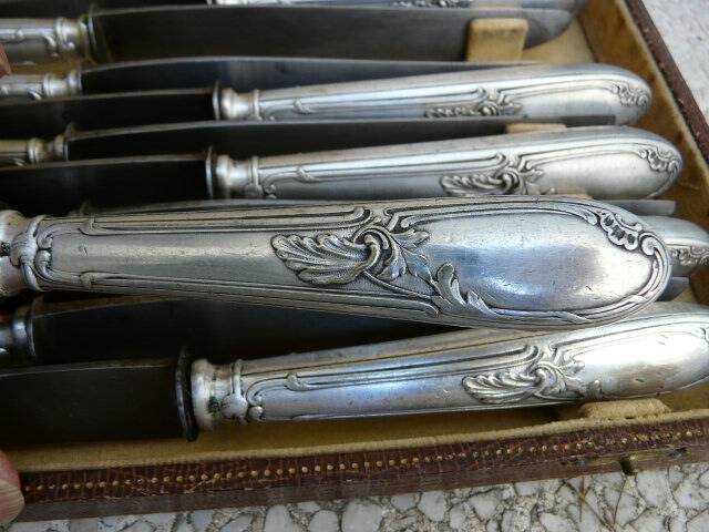 Box of 12 silver-plated art nouveau knives with steel blades