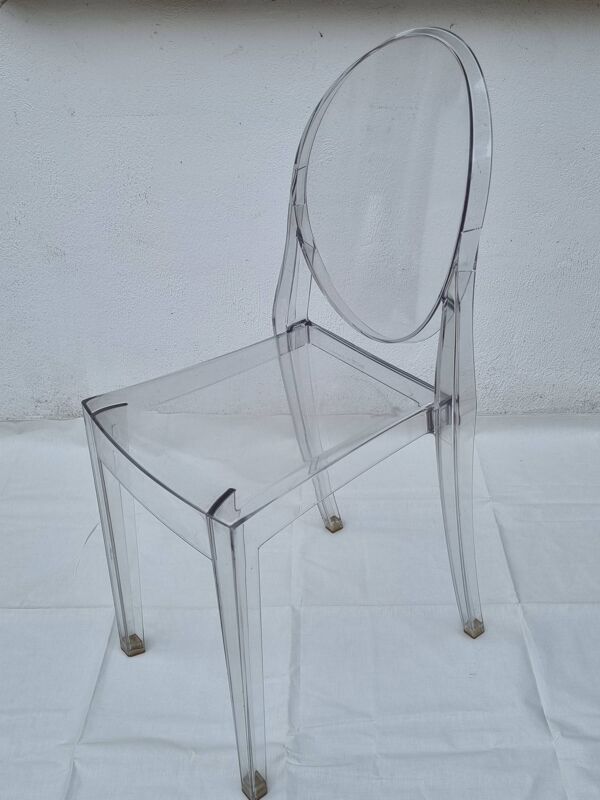 Chaise “Victoria Ghost” – design Philippe Starck pour Kartell