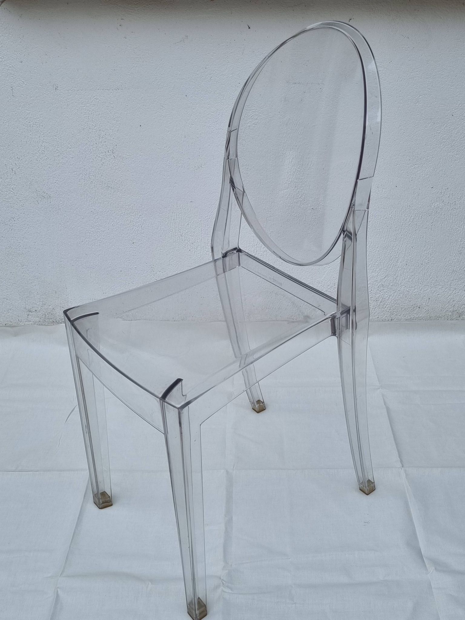 Chaise “Victoria Ghost” – design Philippe Starck pour Kartell