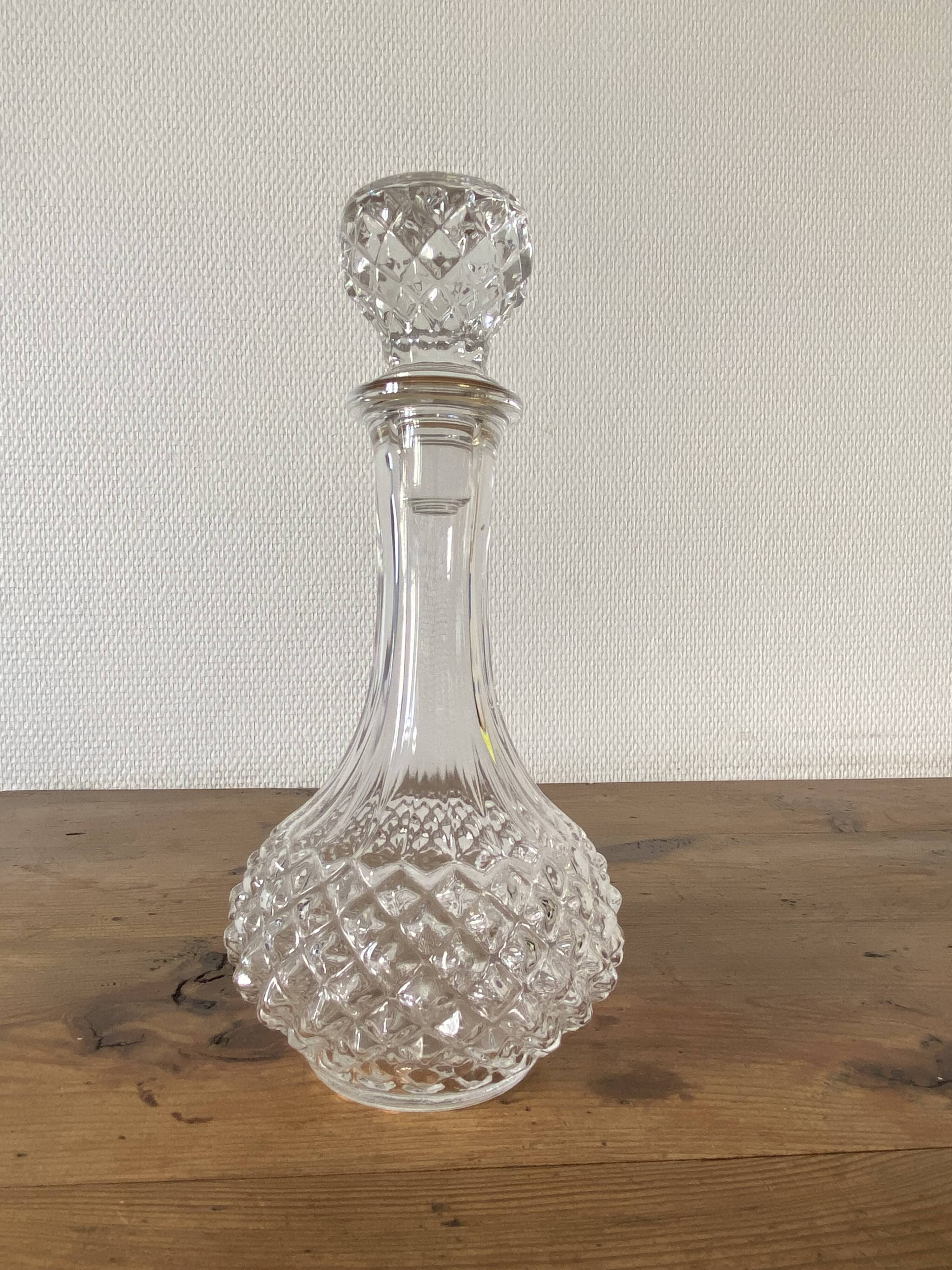 Pair of Arques crystal glass carafes, diamond point pattern, with their stoppers
