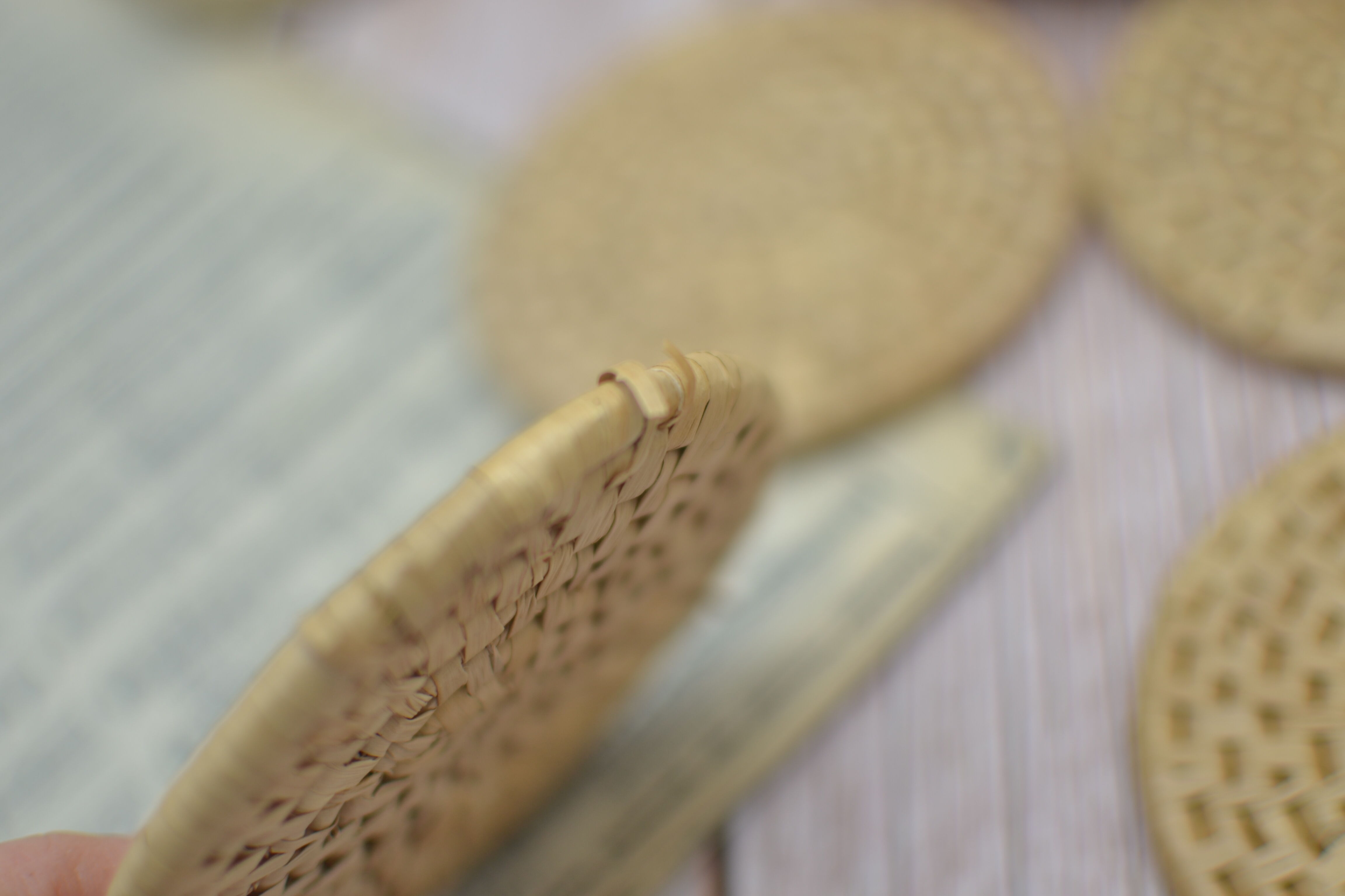 Set of 6 wicker coasters with their storage box