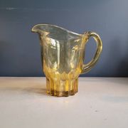 Pichet vintage en verre teinté jaune
