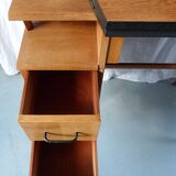 Fold-out desk