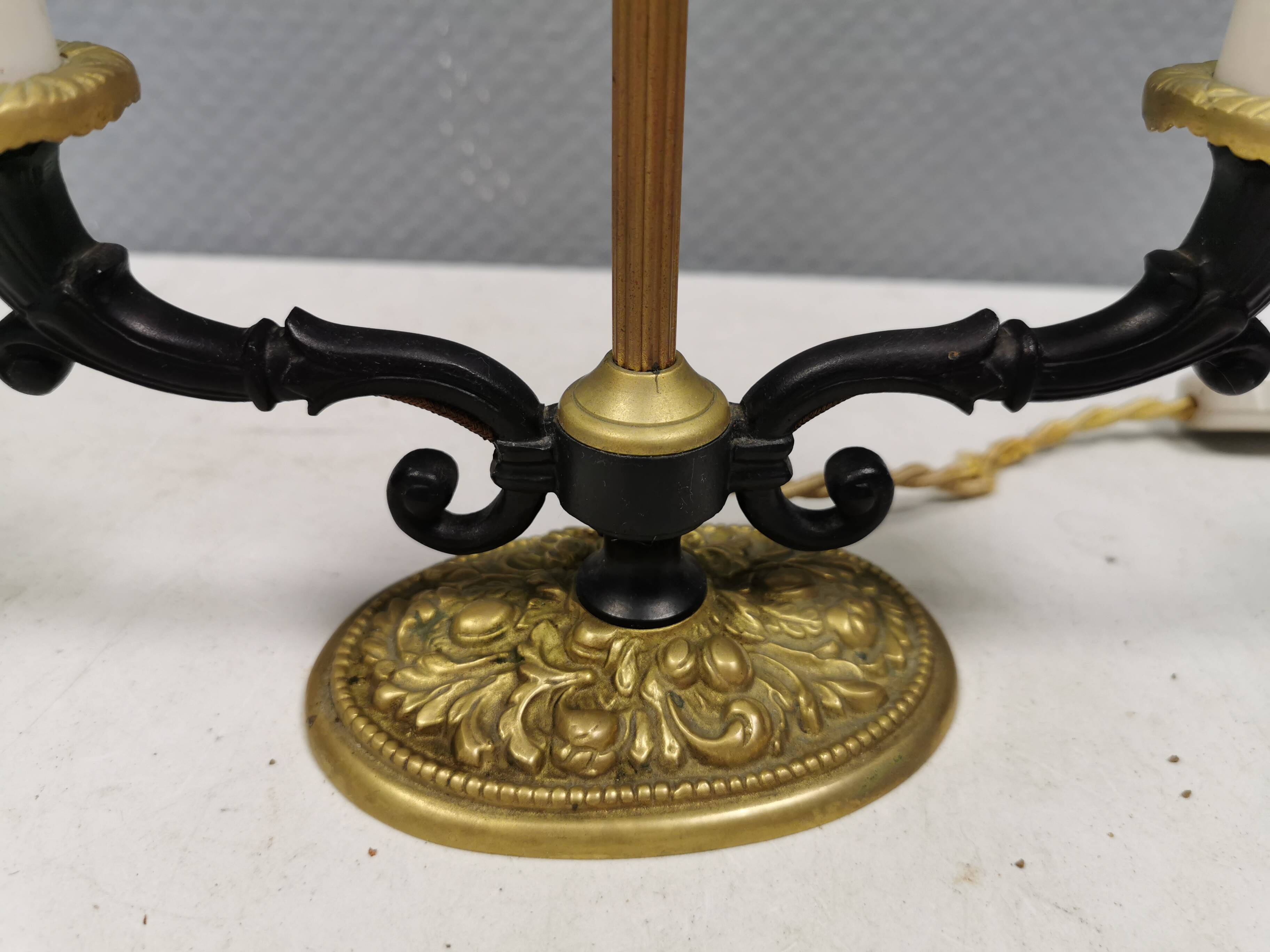 Very old Danish table lamp in brass and metal. 1930-1950s