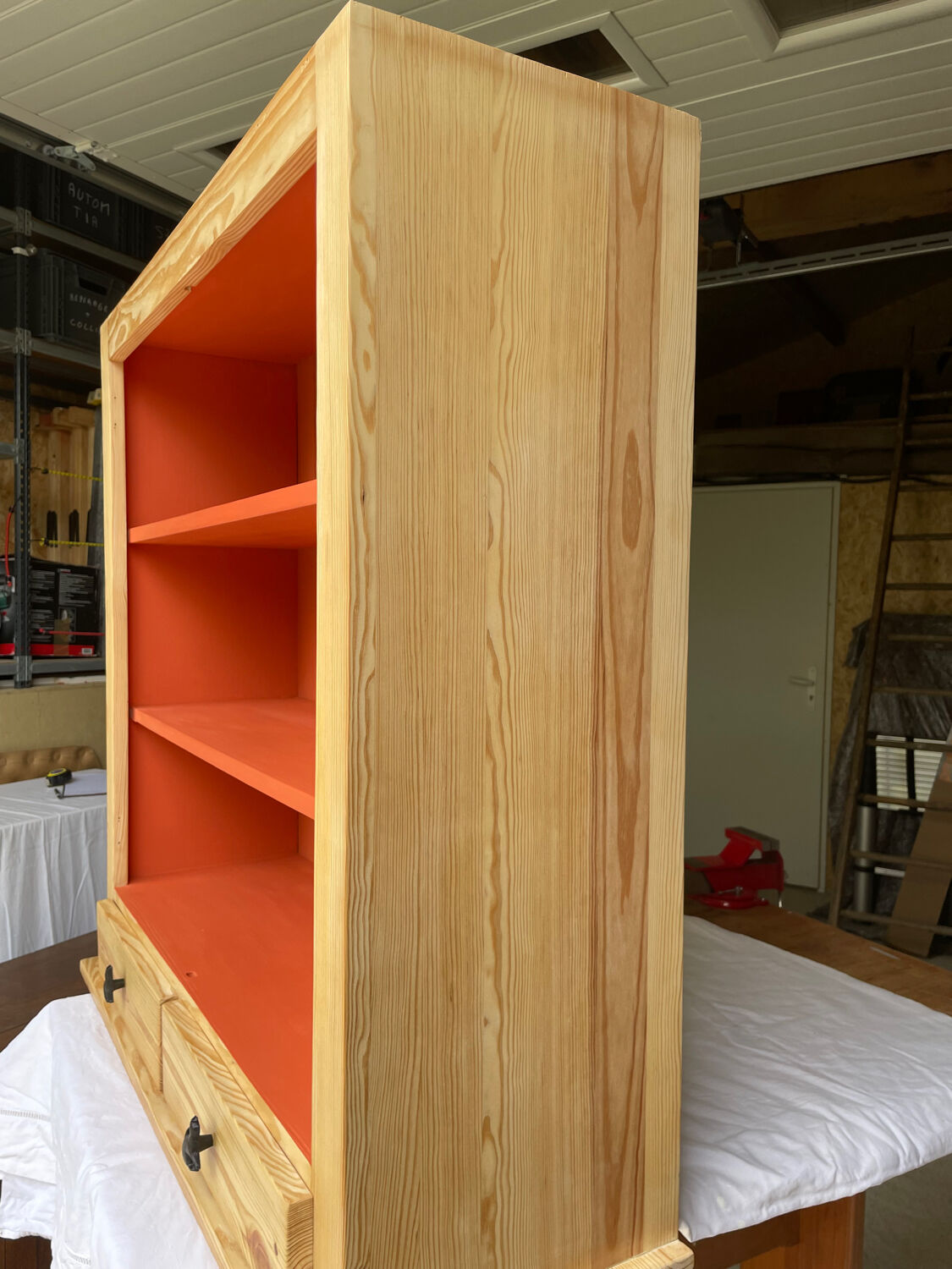 Shelf / bookcase