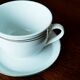 Set de 4 tasses blanches et or en porcelaine