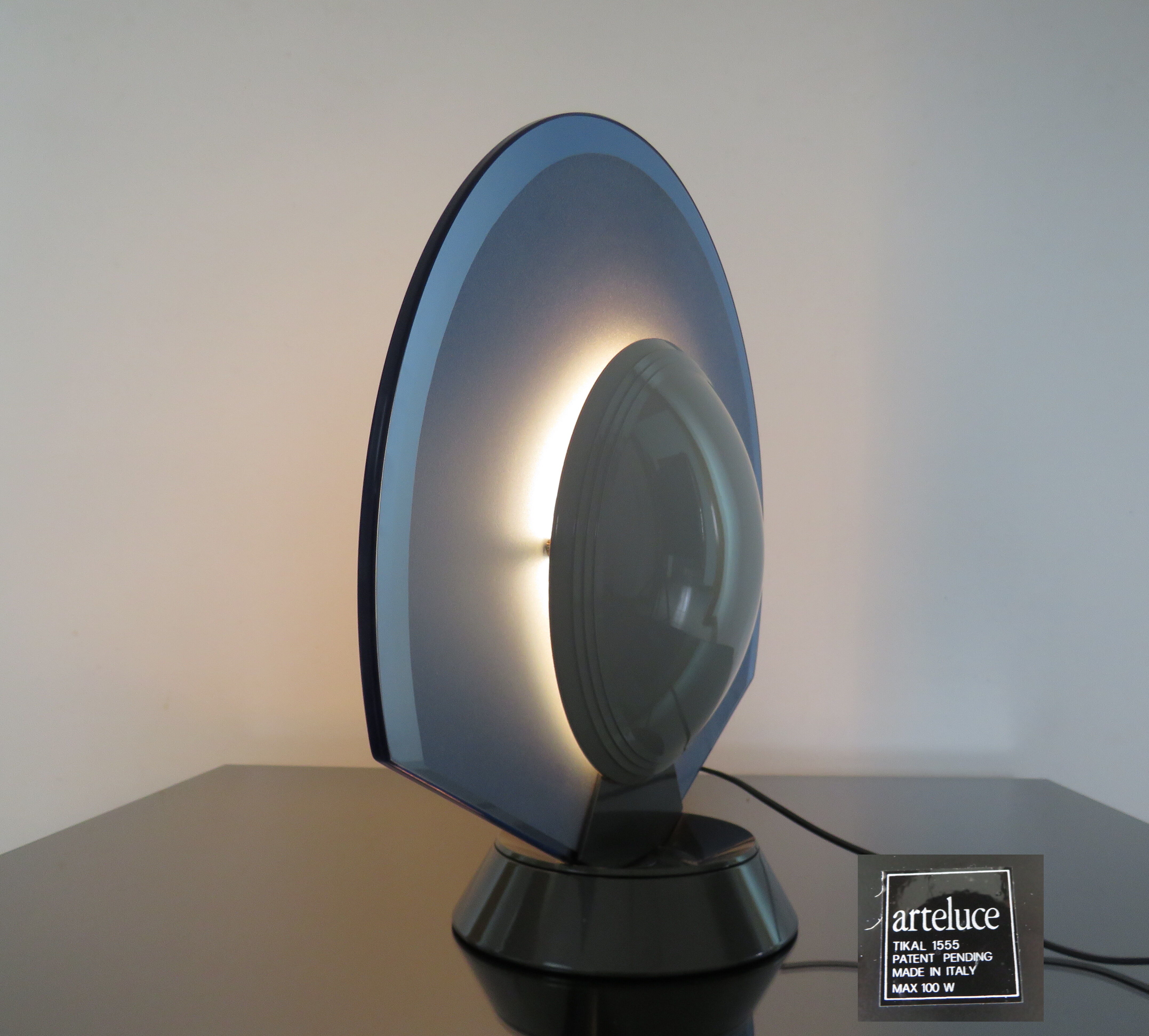 Arteluce mod turntable lamp. tikal 1555 designer pier giuseppe ramella (1985)