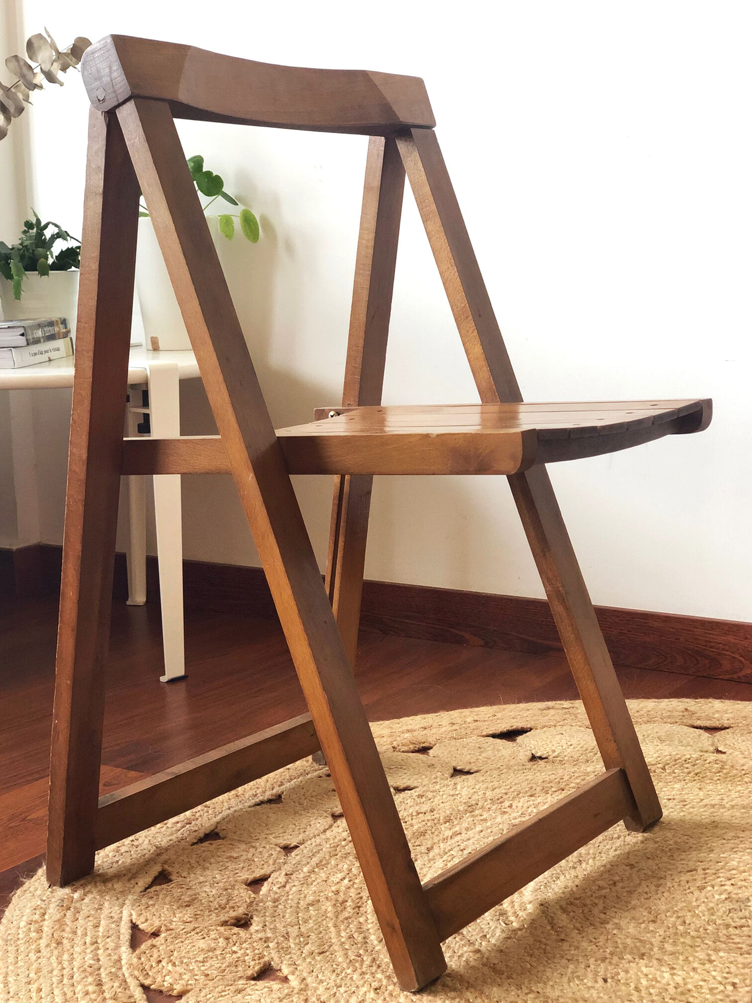 Lot of 2 folding chairs