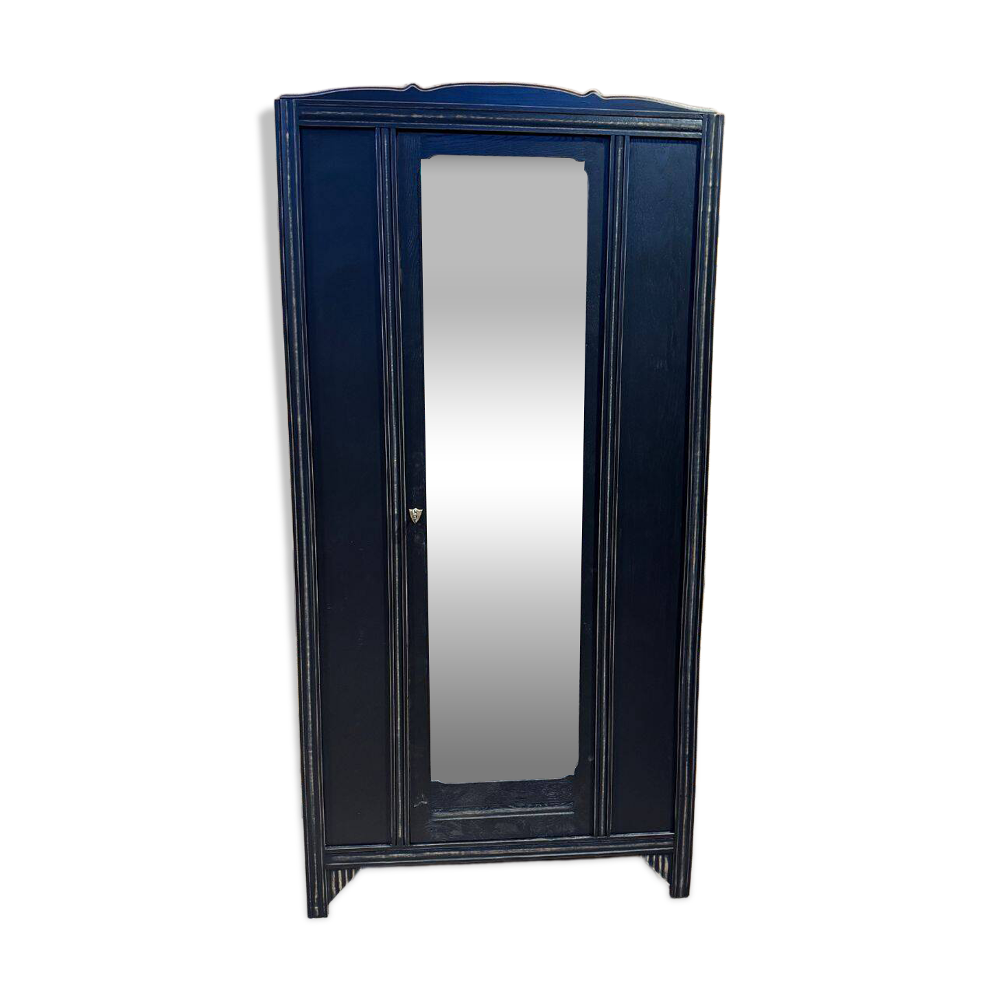 Refurbished antique bonnetière