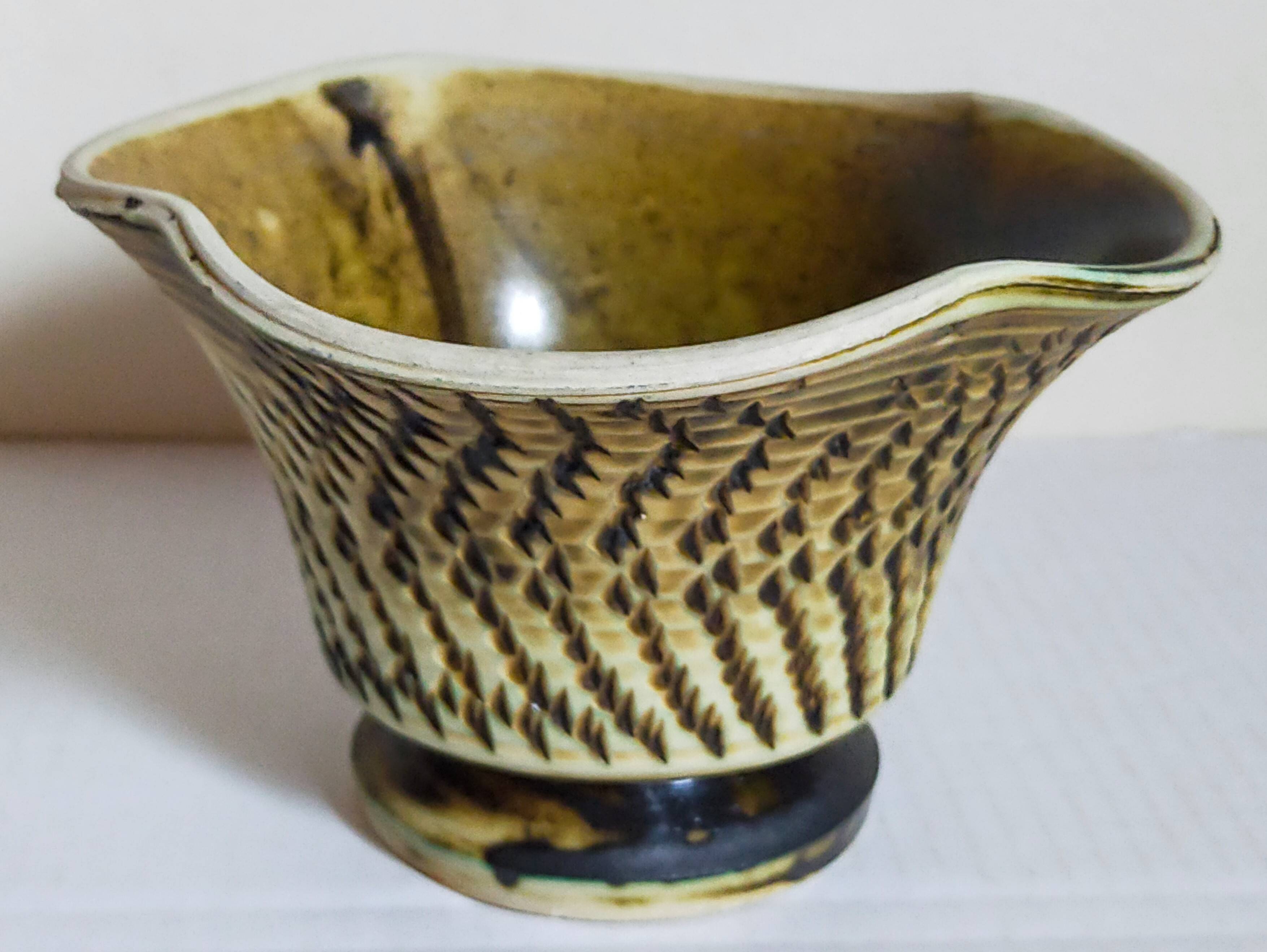 Ceramic planter with vintage scarifications from the 1950s