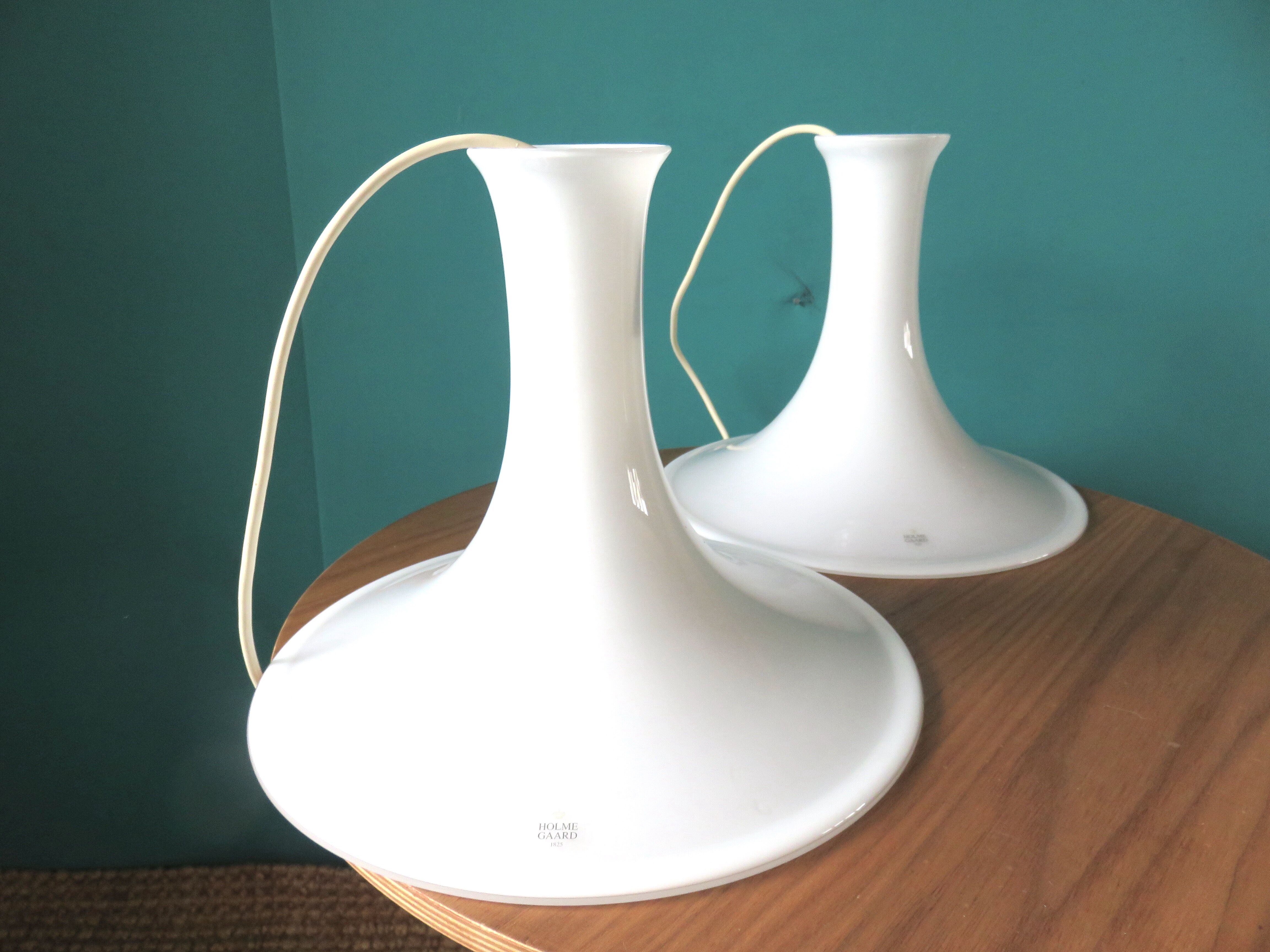 Paire de suspensions en opaline "Holmegaard" Danemark 1965