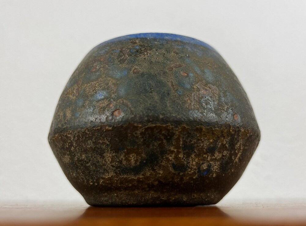 Brutalist studio pottery vase by Lu and Gerd Grove, mid-century, 1962.