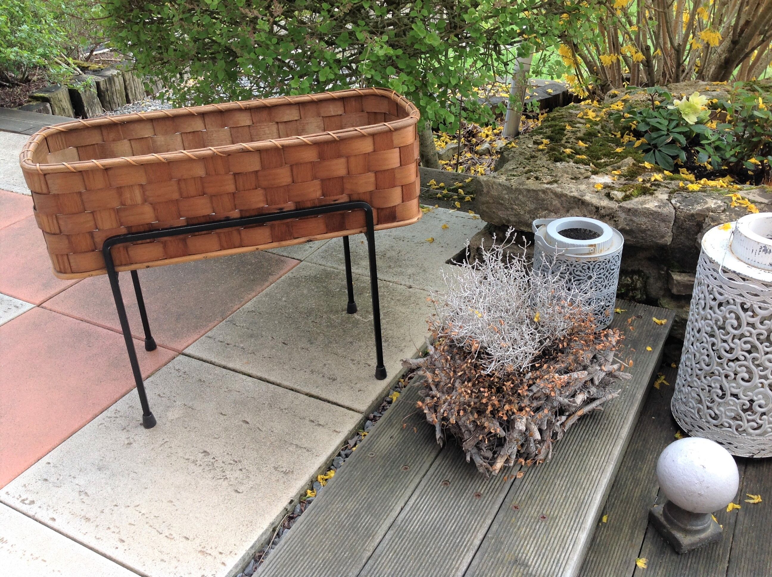 Planter on foot in braided wood 60/70s