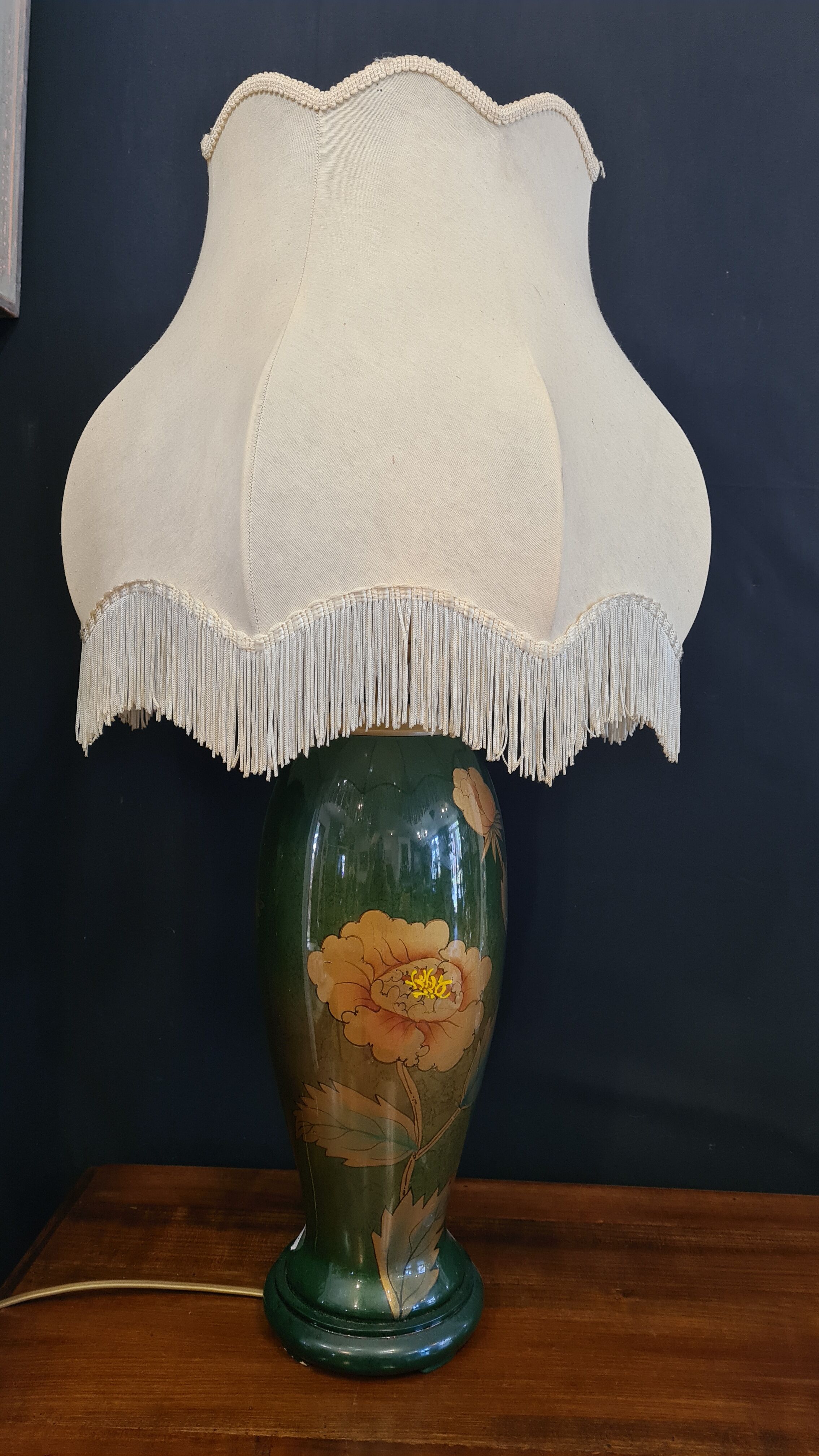 Green flowered lamp