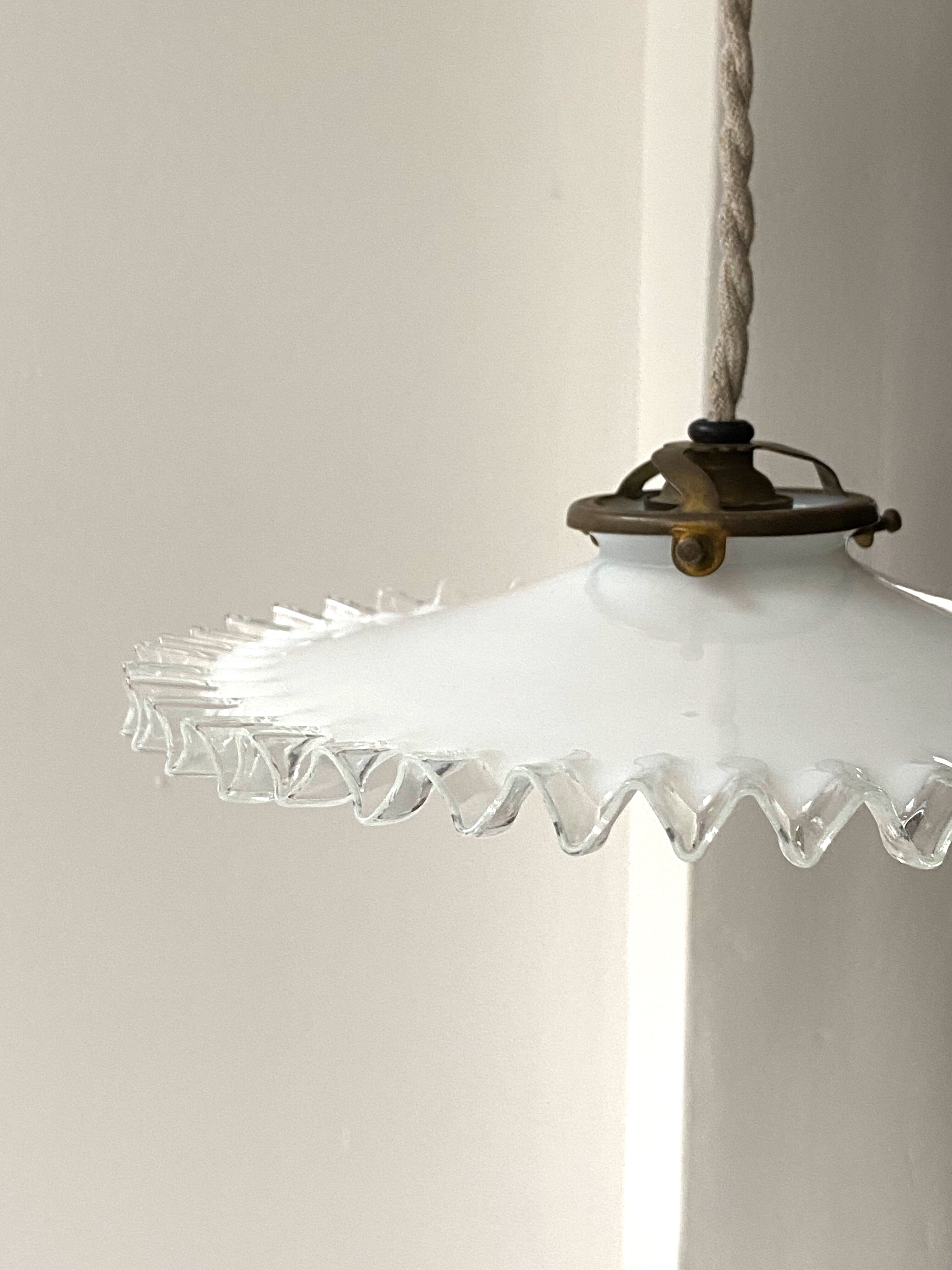 White opaline suspension