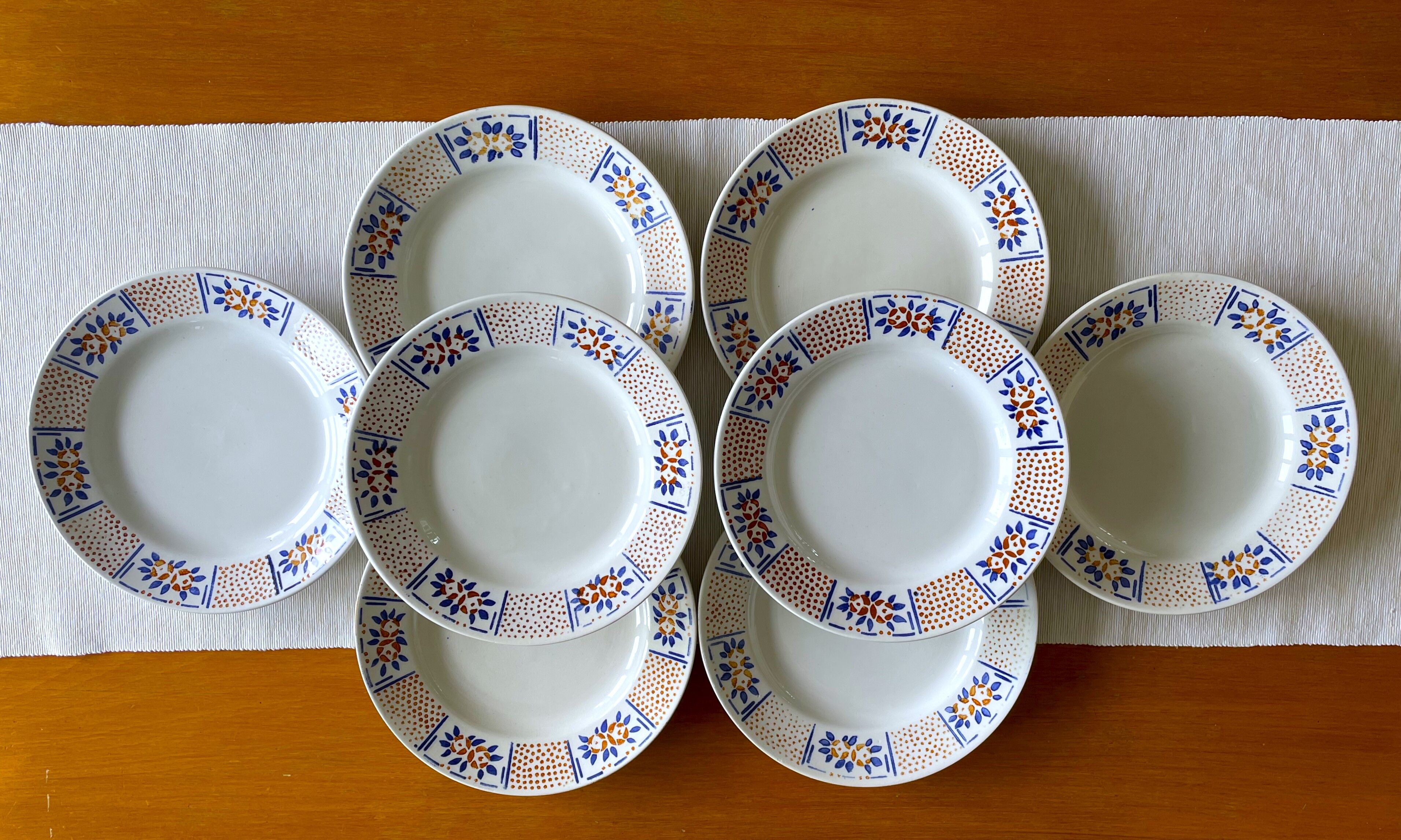 8 antique flat plates in Gien earthenware