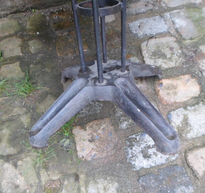 Round metal table