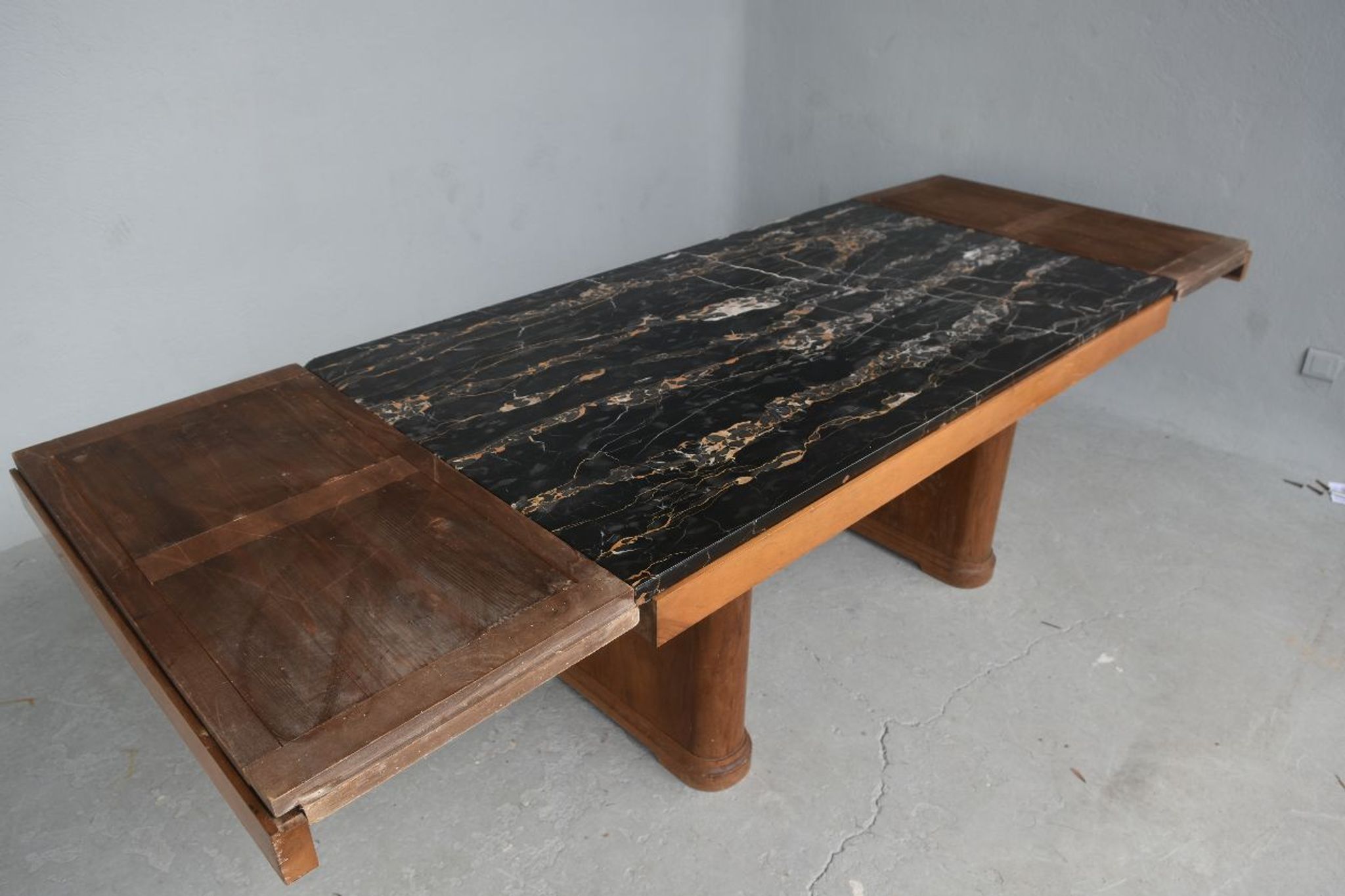 Dining room table 1940 rosewood tray in portr