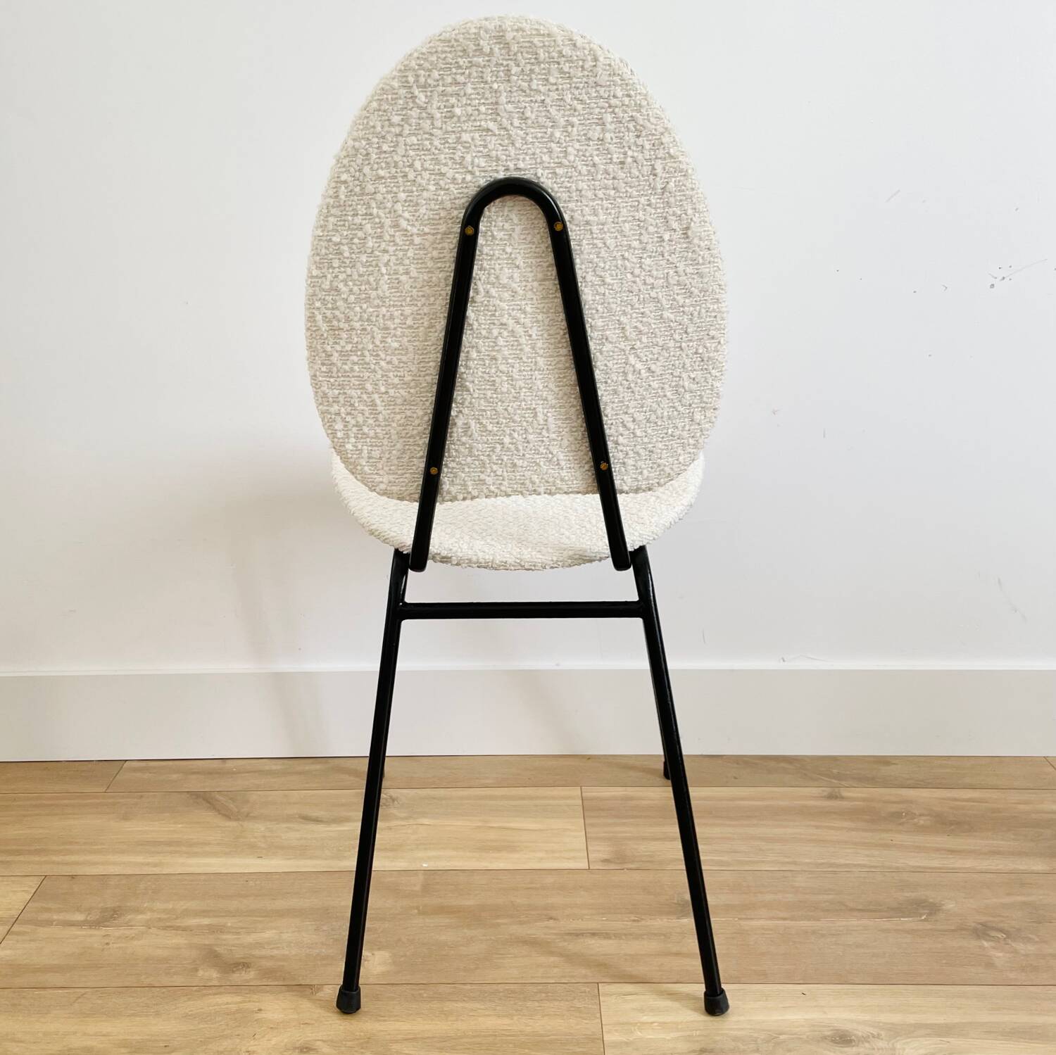 Chaise années 50 en tissu bouclette