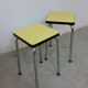 Table et chaises en formica jaune