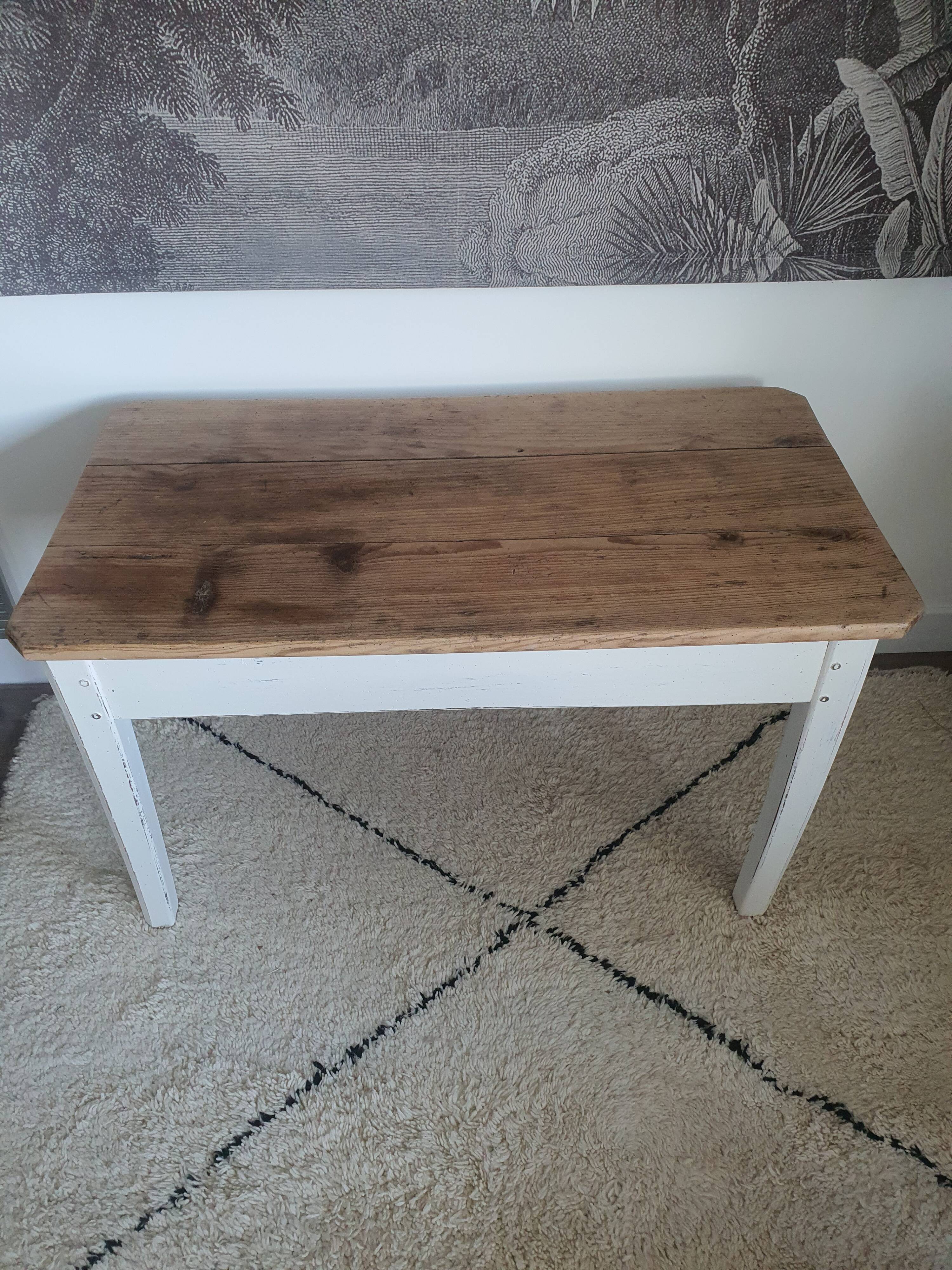 Firm style coffee table