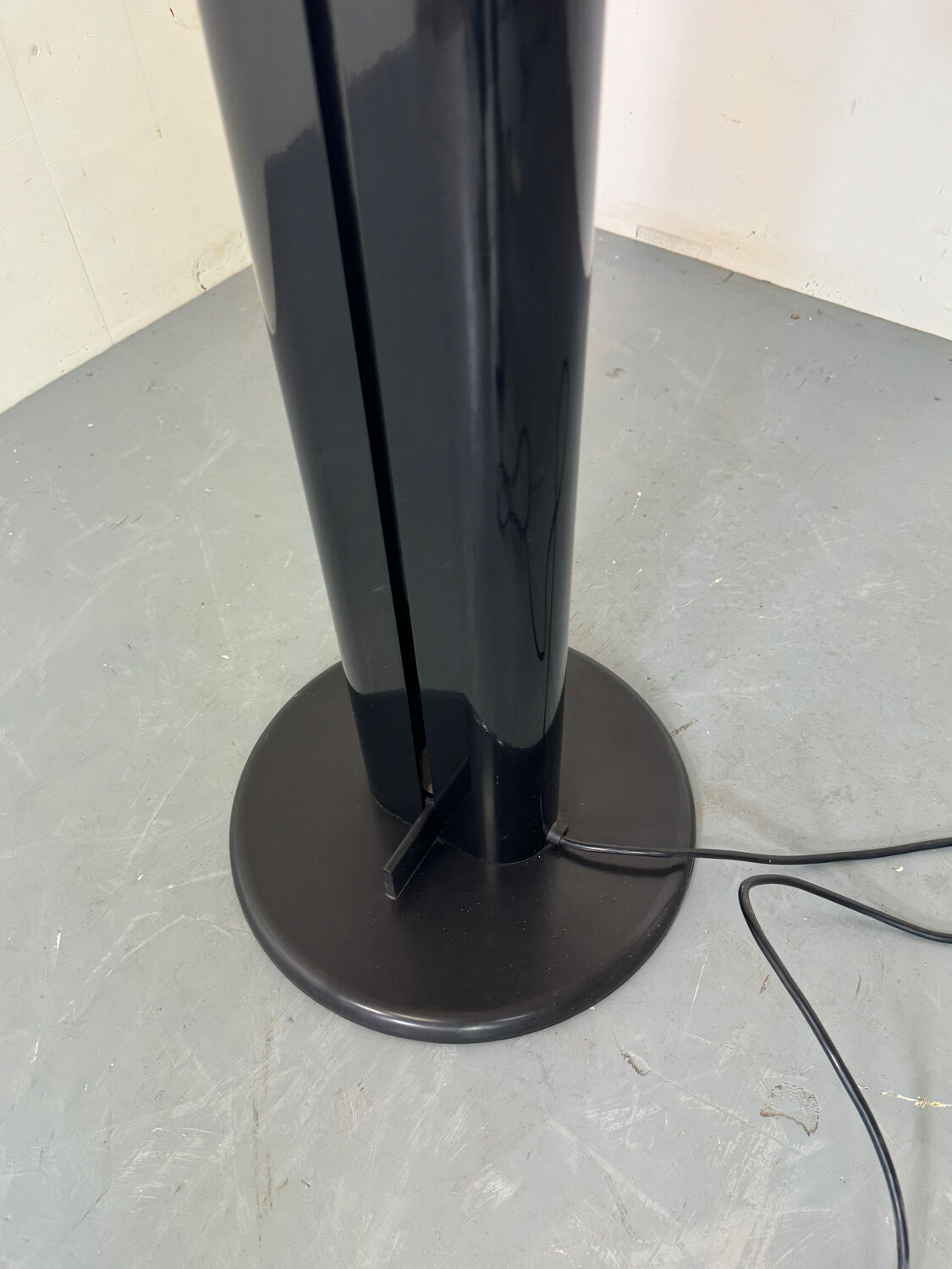 Italian iconic black Artemide Megaron uplighter floor lamp 1980s