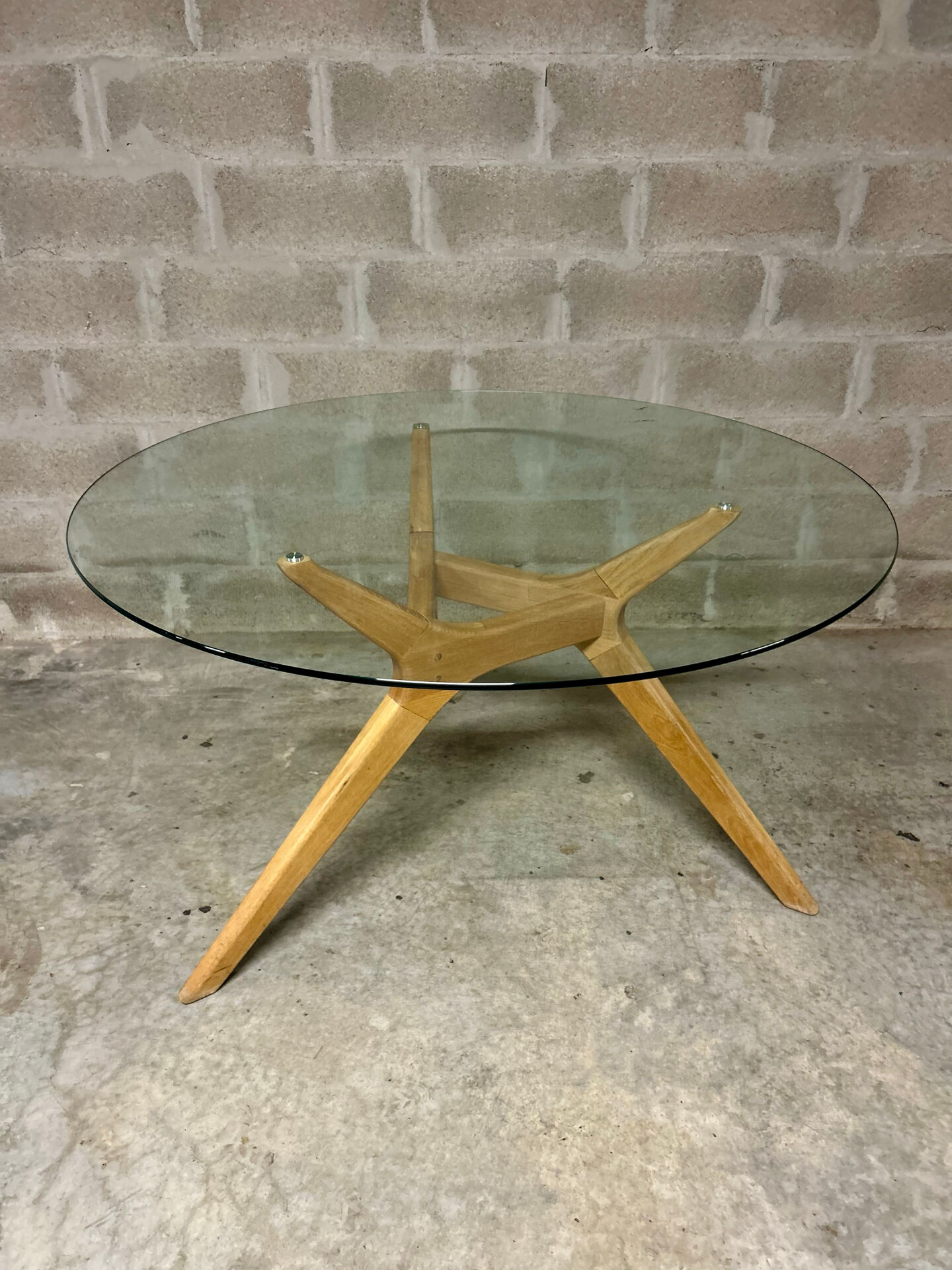 Table en bois et verre AMPM 130 cm